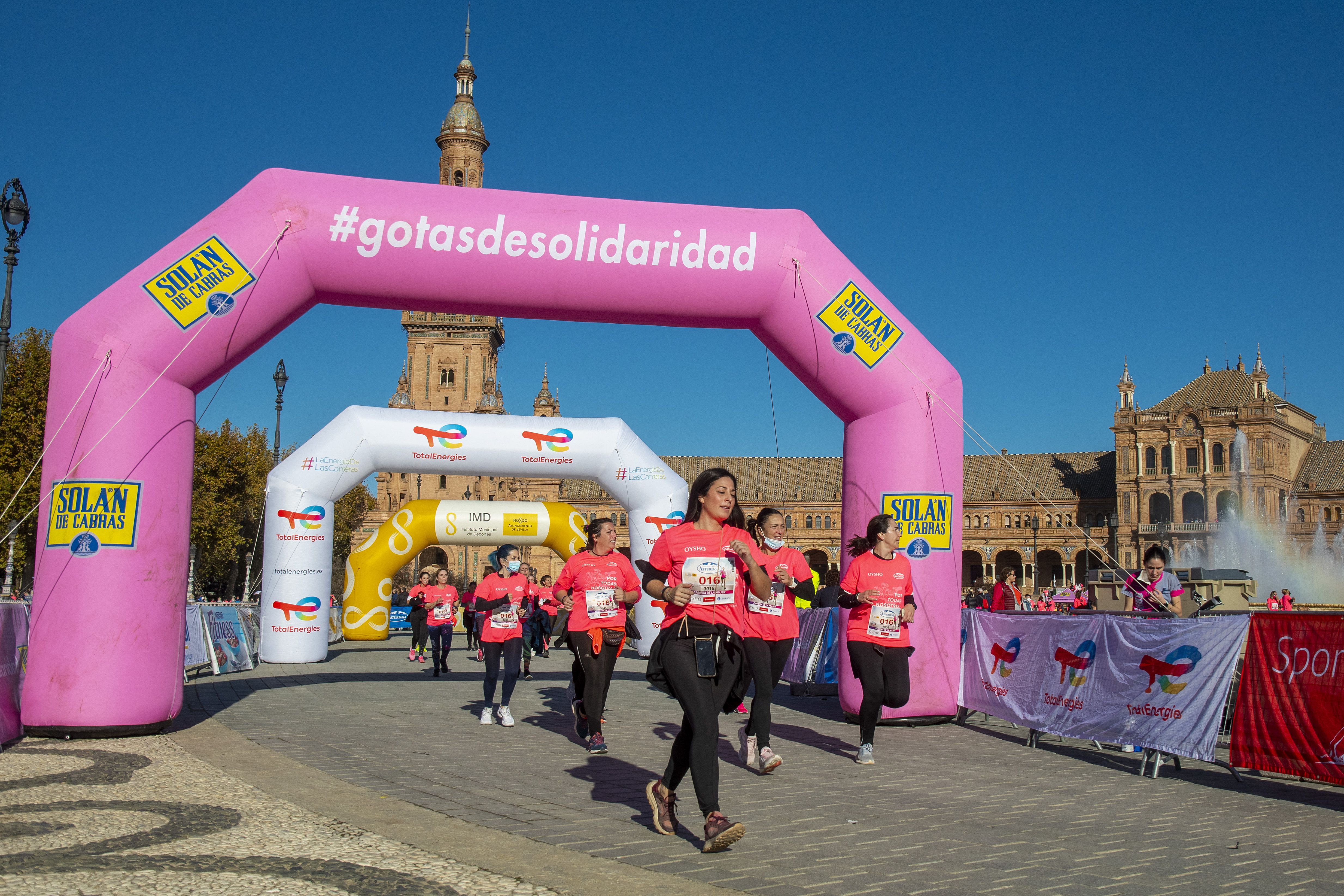 Las mejores fotos de la Carrera de la Mujer Central Lechera Asturiana Sevilla 2021 (LLEGADAS A META / GALERÍA 3)