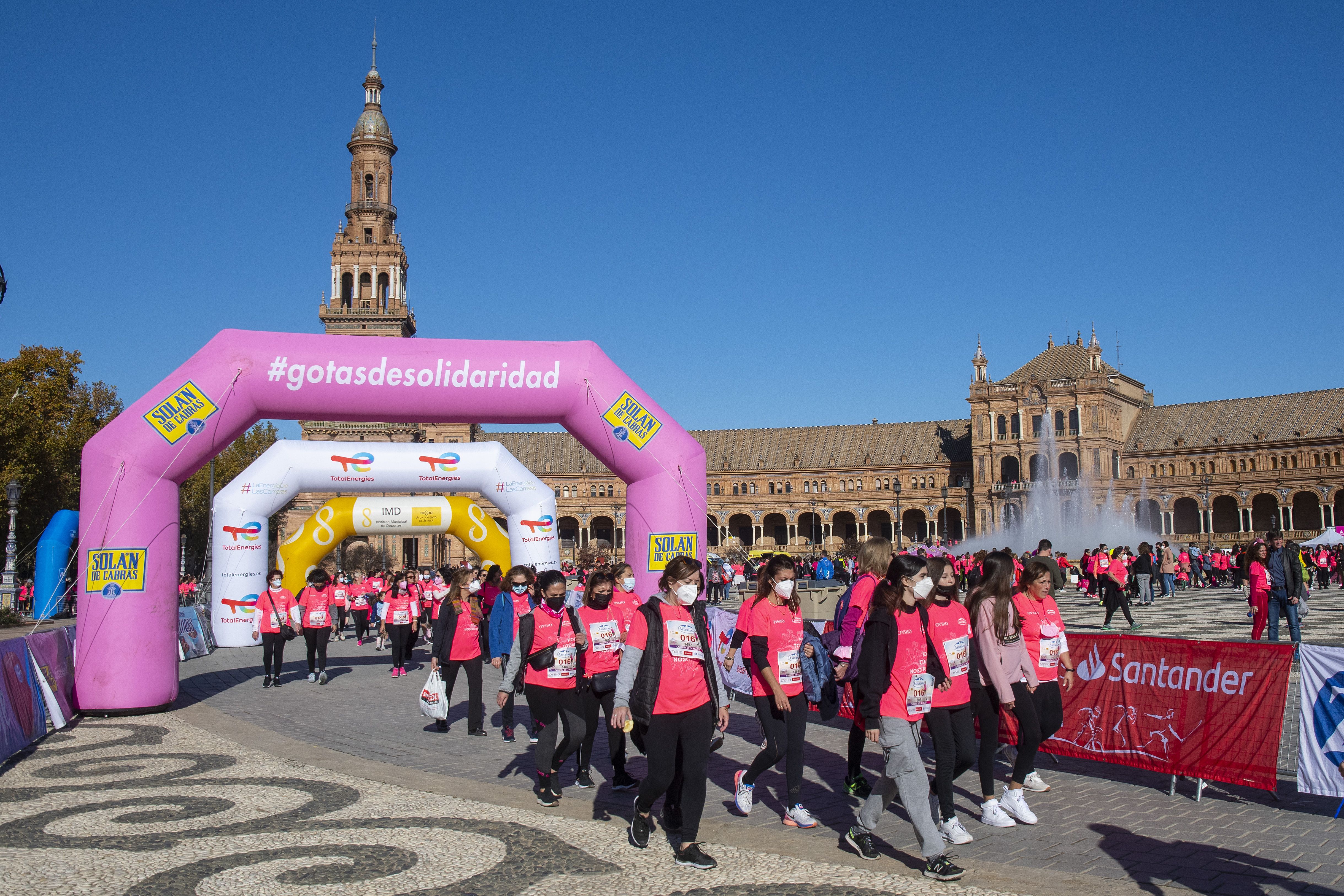 Las mejores fotos de la Carrera de la Mujer Central Lechera Asturiana Sevilla 2021 (LLEGADAS A META / GALERÍA 4)