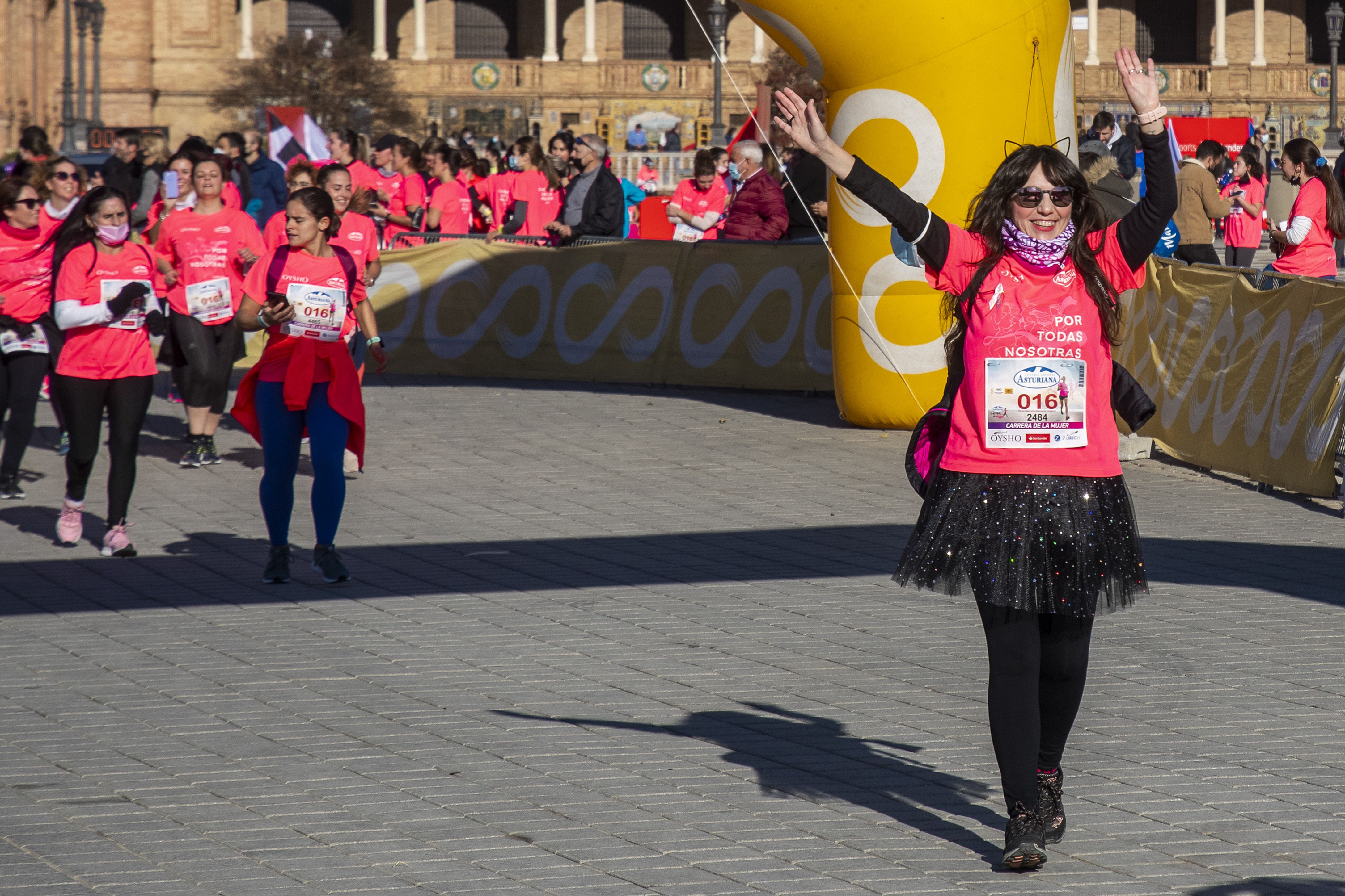 Las mejores fotos de la Carrera de la Mujer Central Lechera Asturiana Sevilla 2021 (LLEGADAS A META / GALERÍA 4)