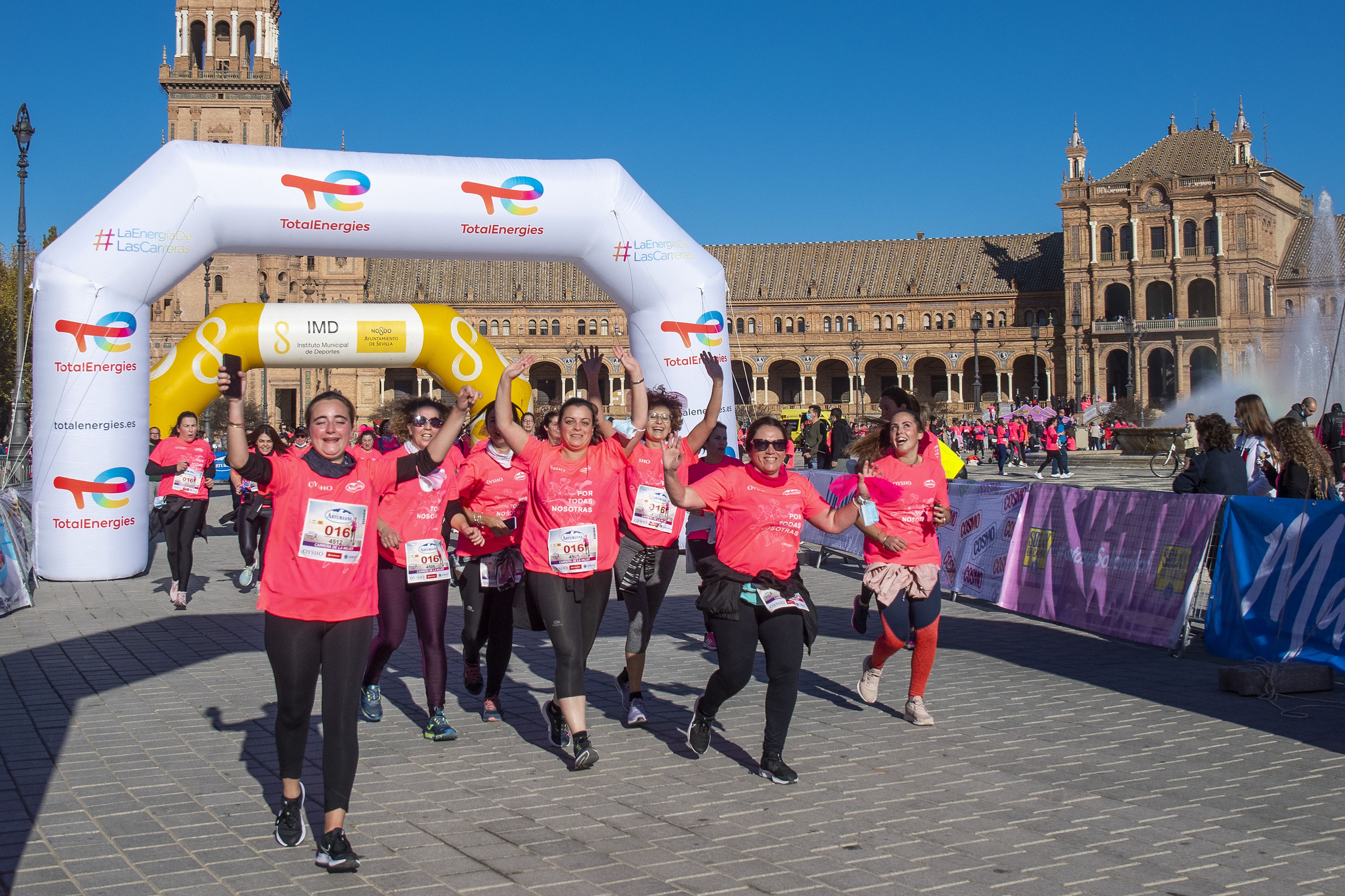 Las mejores fotos de la Carrera de la Mujer Central Lechera Asturiana Sevilla 2021 (LLEGADAS A META / GALERÍA 4)