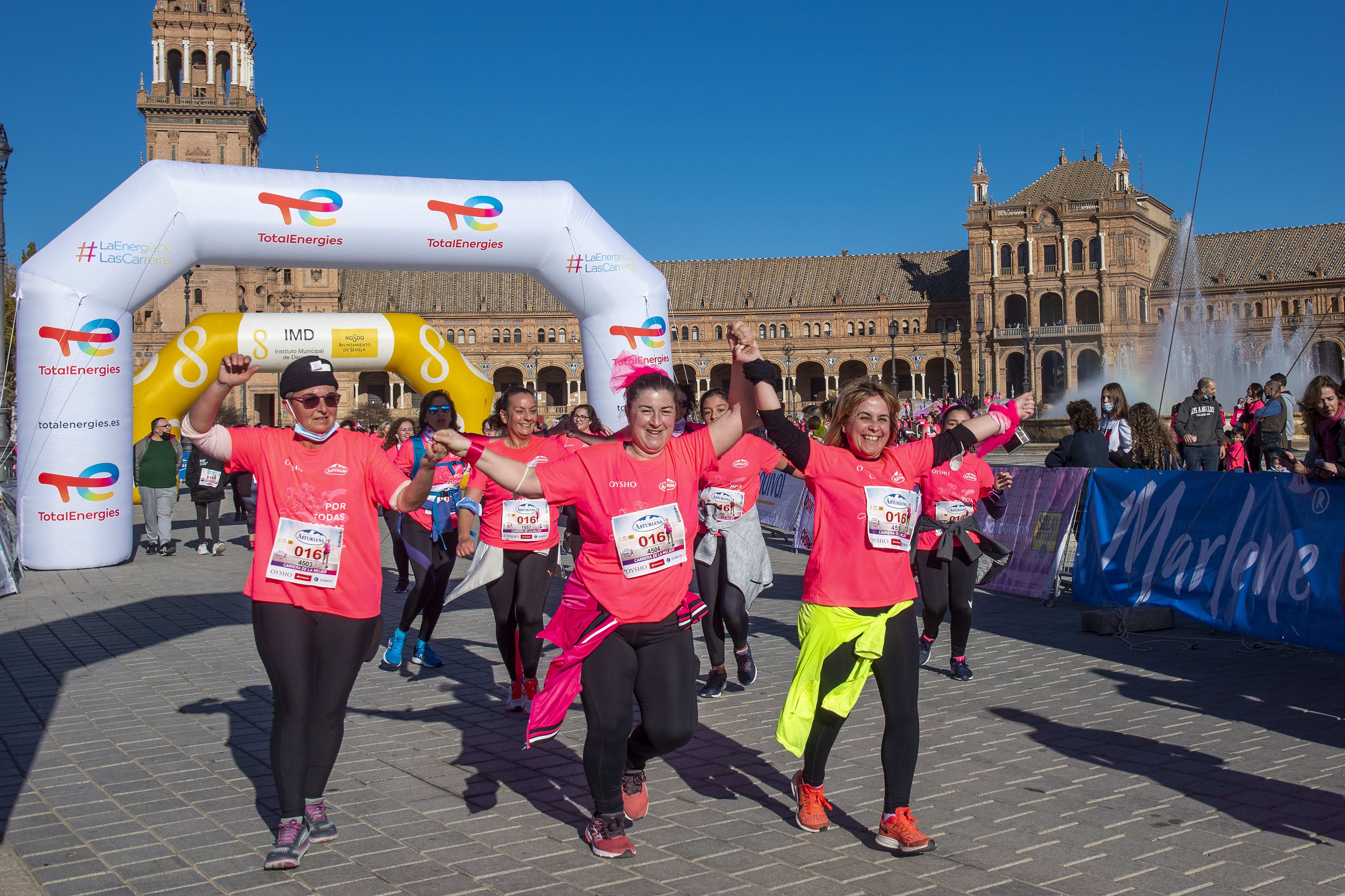 Las mejores fotos de la Carrera de la Mujer Central Lechera Asturiana Sevilla 2021 (LLEGADAS A META / GALERÍA 4)