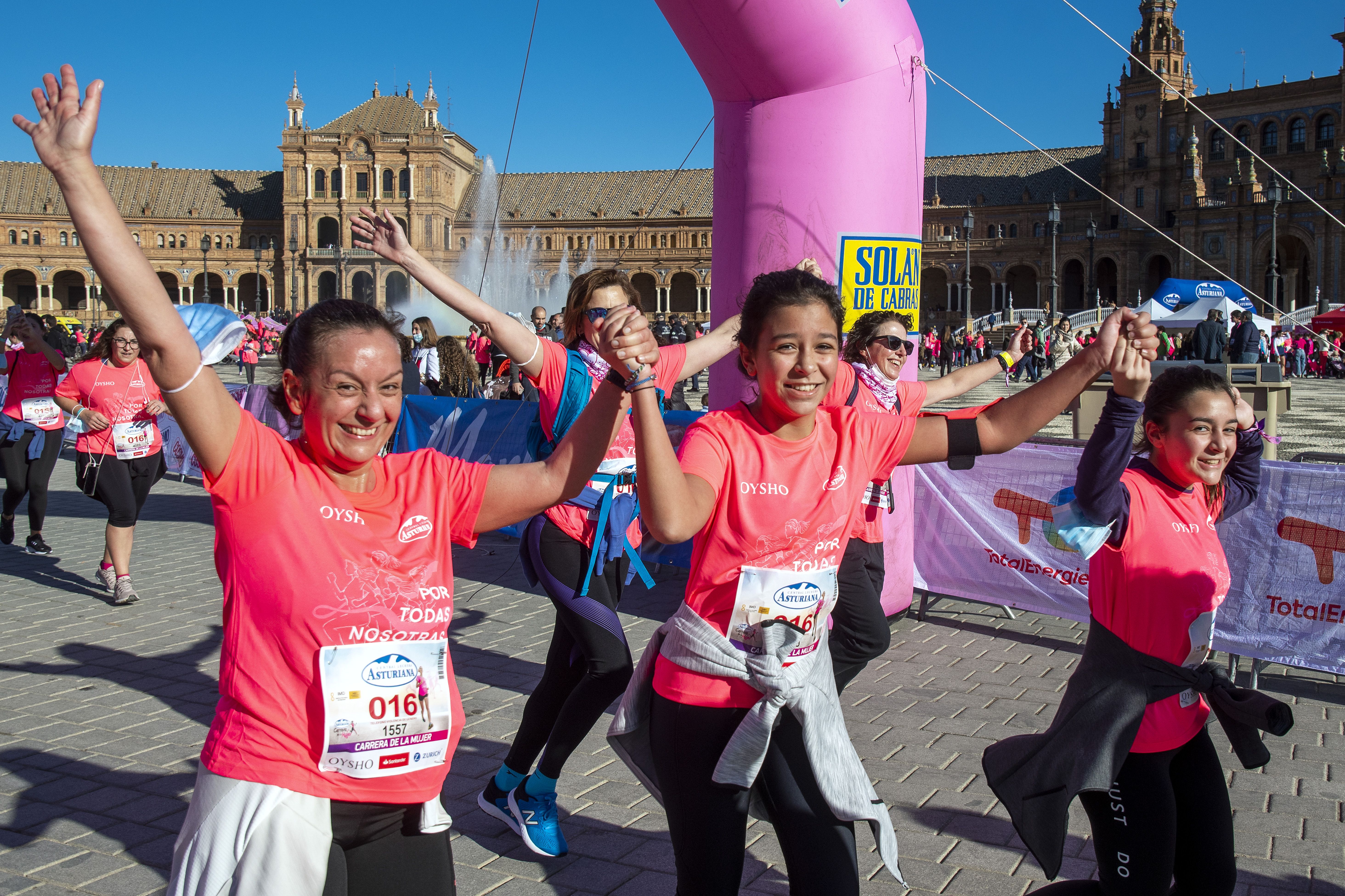 Las mejores fotos de la Carrera de la Mujer Central Lechera Asturiana Sevilla 2021 (LLEGADAS A META / GALERÍA 4)