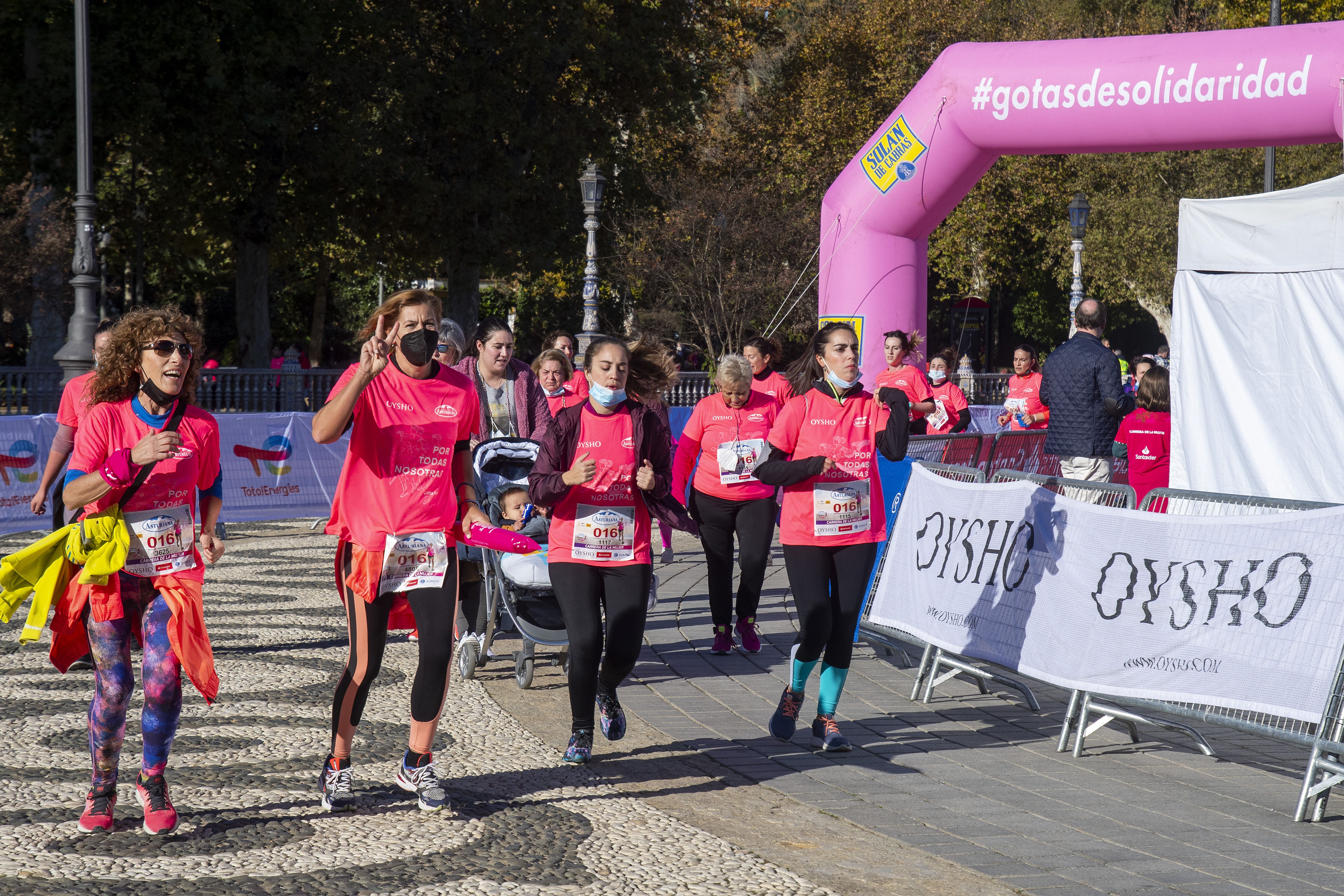 Las mejores fotos de la Carrera de la Mujer Central Lechera Asturiana Sevilla 2021 (LLEGADAS A META / GALERÍA 4)