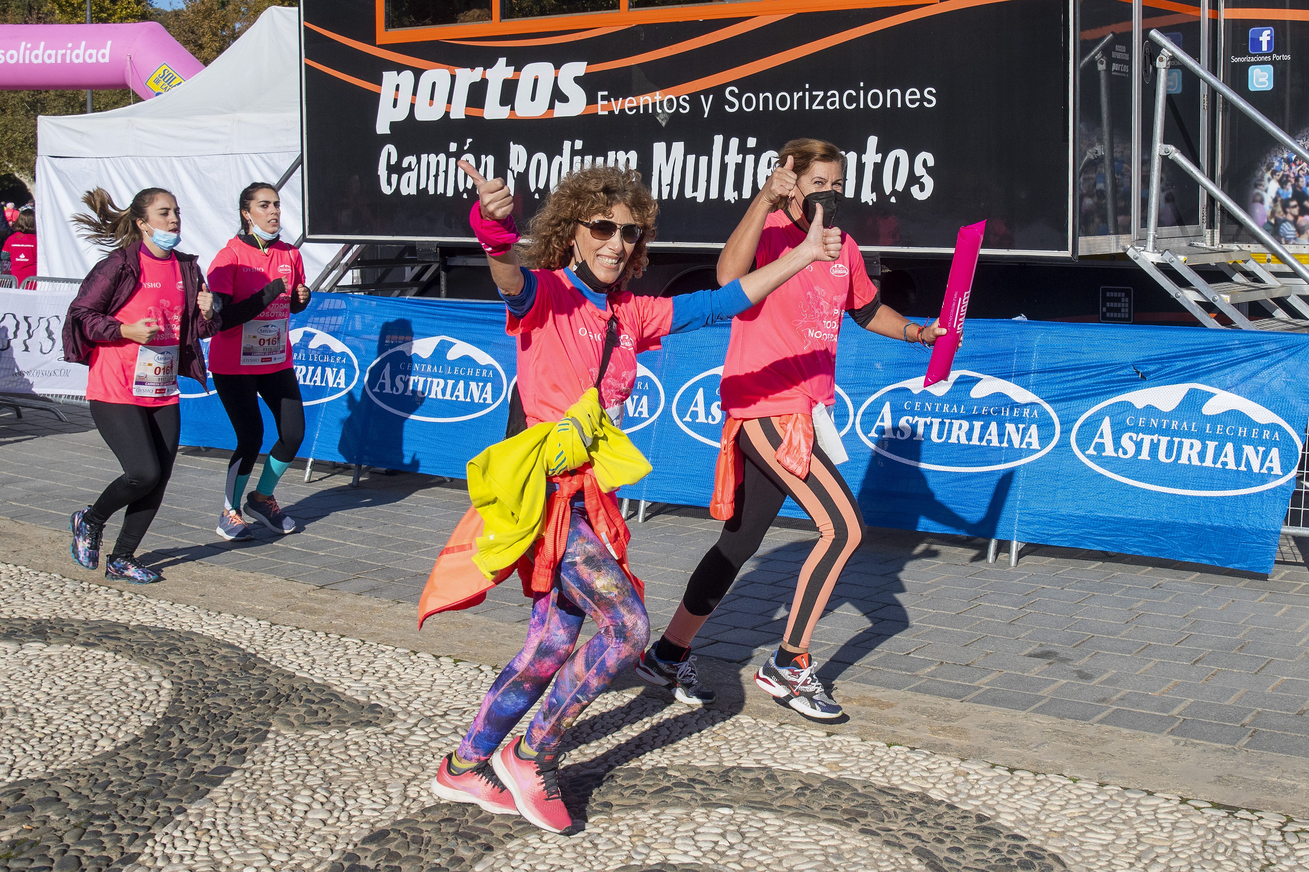 Las mejores fotos de la Carrera de la Mujer Central Lechera Asturiana Sevilla 2021 (LLEGADAS A META / GALERÍA 4)