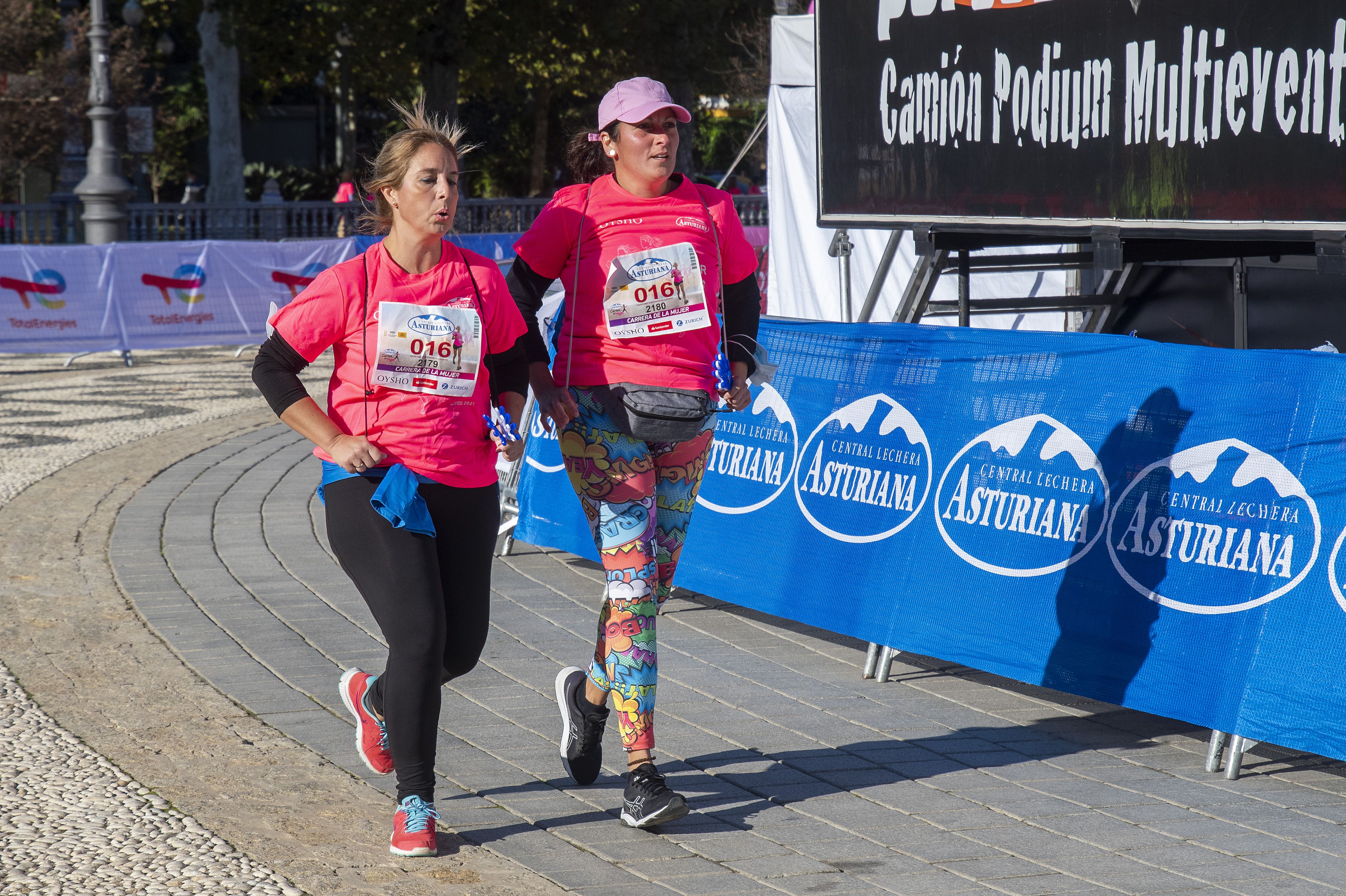 Las mejores fotos de la Carrera de la Mujer Central Lechera Asturiana Sevilla 2021 (LLEGADAS A META / GALERÍA 4)