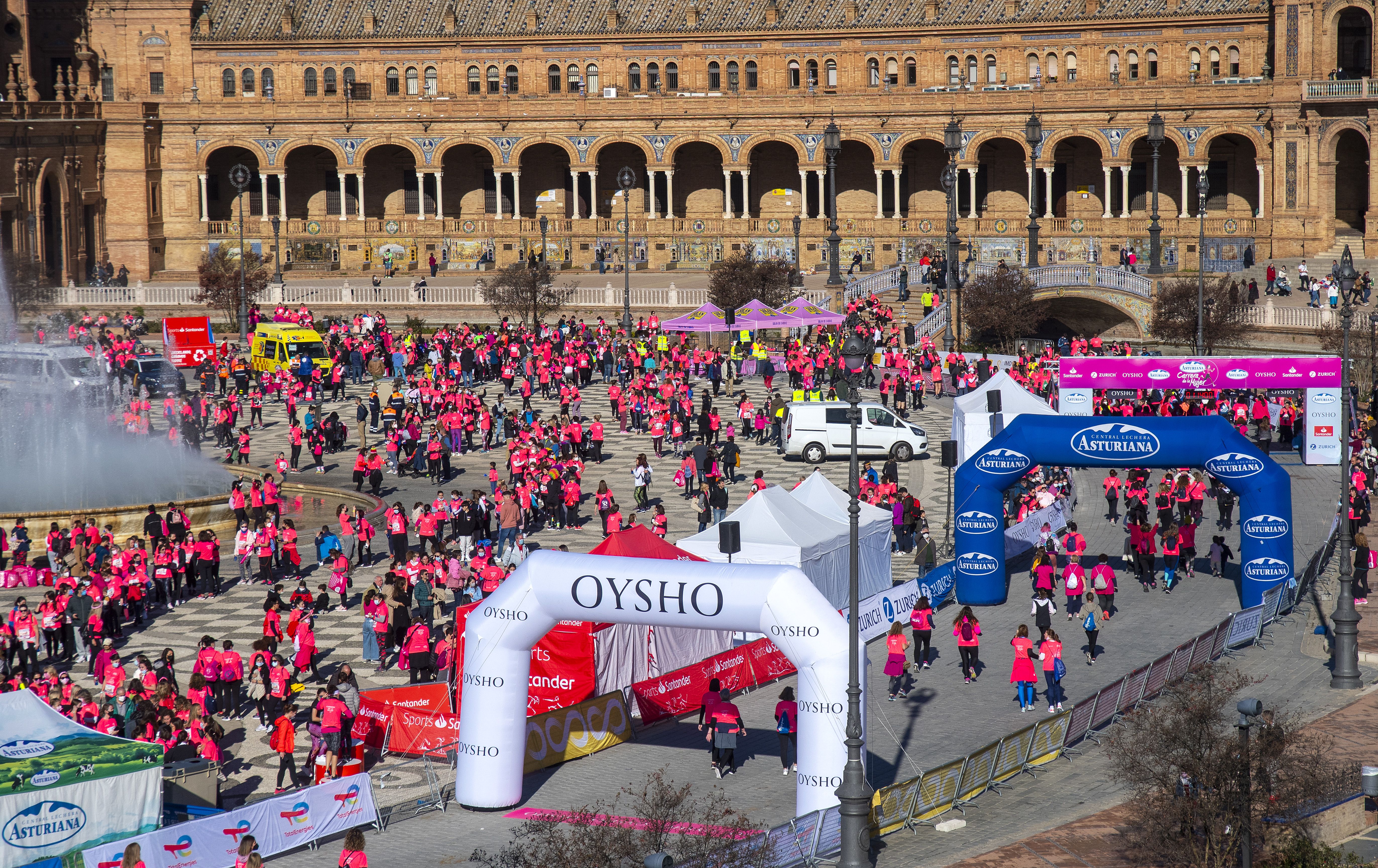 Las mejores fotos de la Carrera de la Mujer Central Lechera Asturiana Sevilla 2021 (LLEGADAS A META / GALERÍA 4)