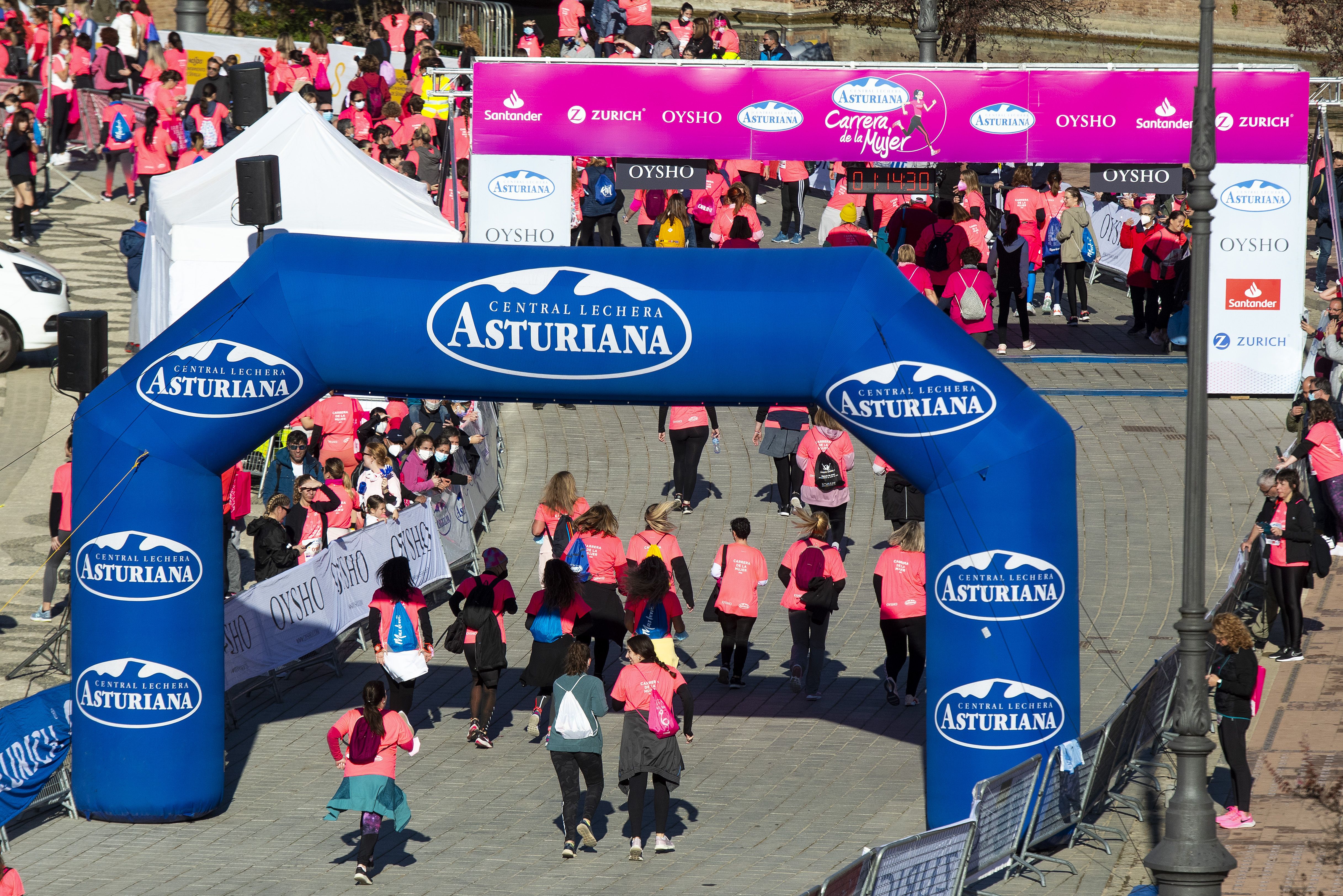 Las mejores fotos de la Carrera de la Mujer Central Lechera Asturiana Sevilla 2021 (LLEGADAS A META / GALERÍA 4)