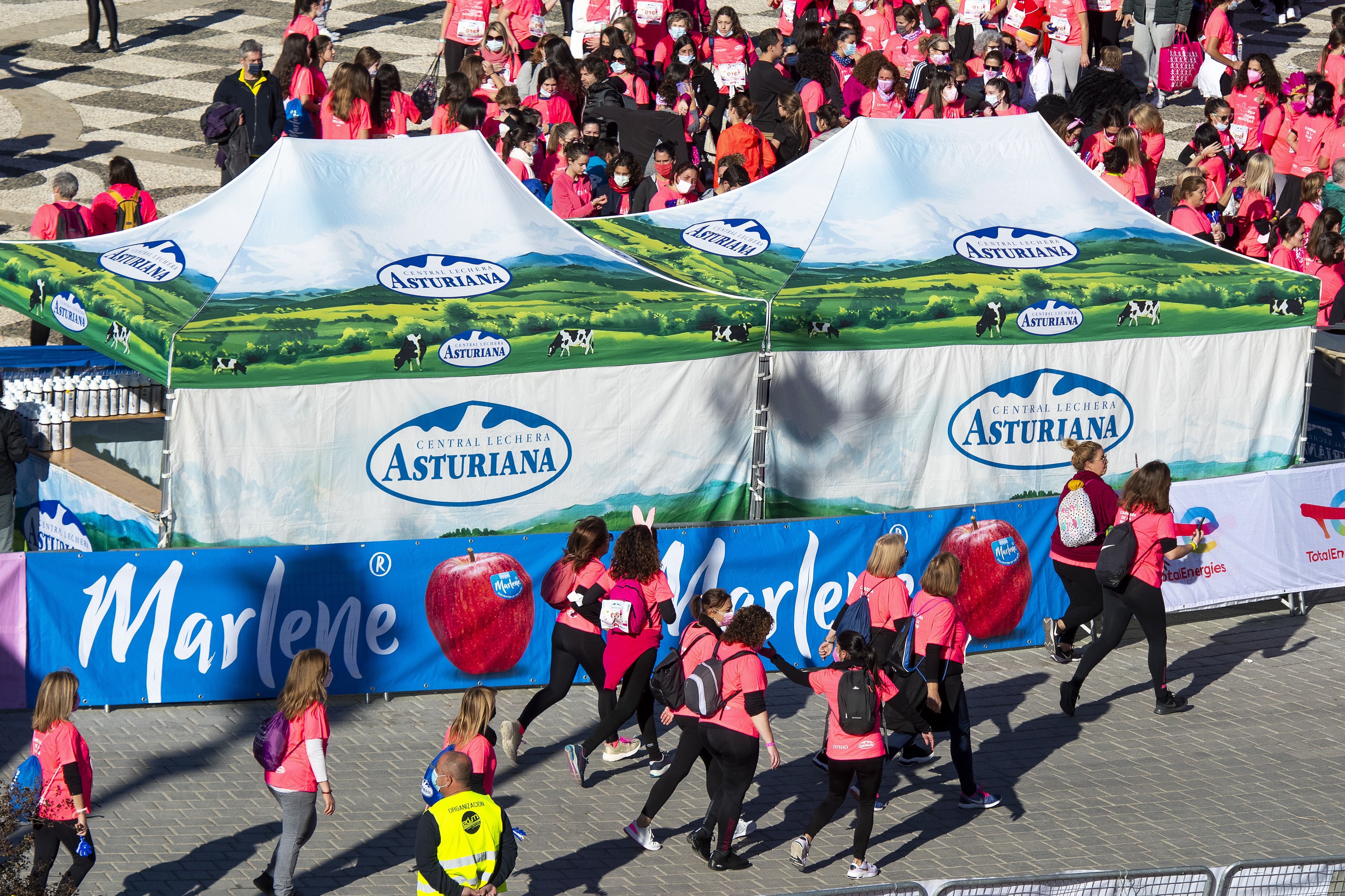 Las mejores fotos de la Carrera de la Mujer Central Lechera Asturiana Sevilla 2021 (LLEGADAS A META / GALERÍA 4)