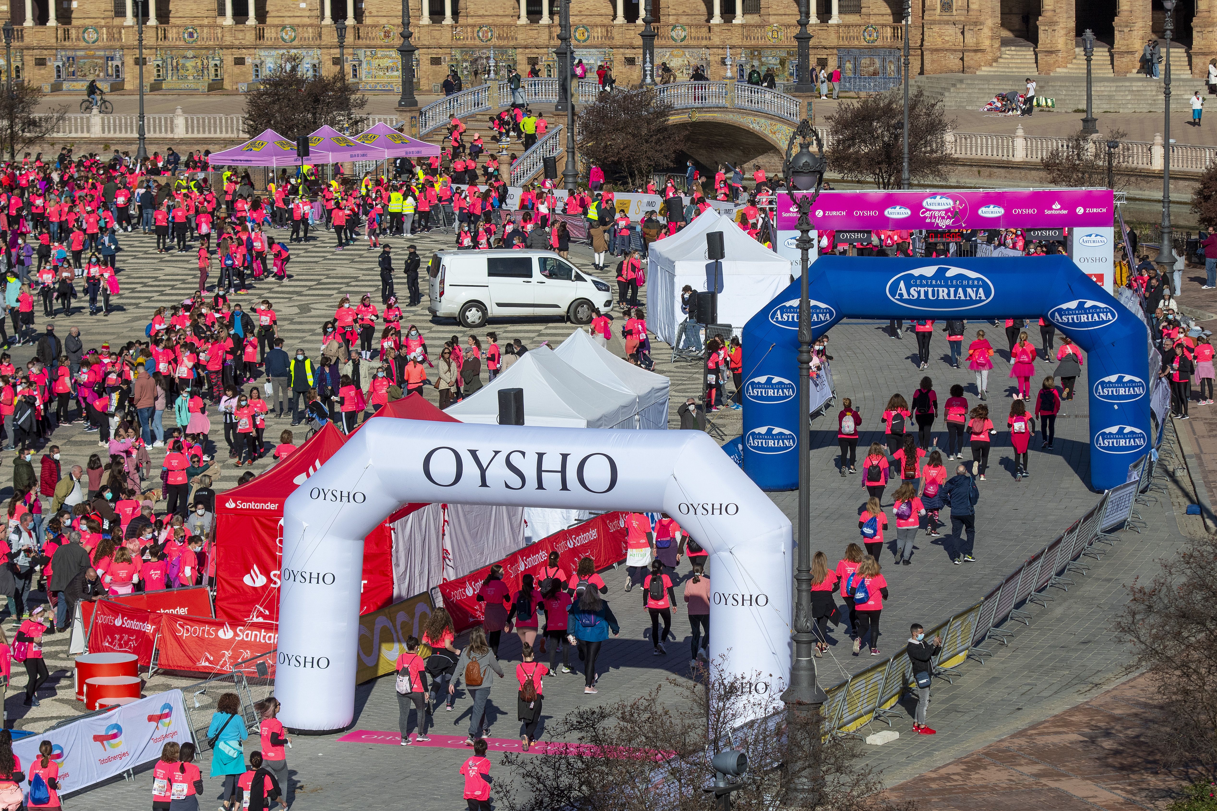Las mejores fotos de la Carrera de la Mujer Central Lechera Asturiana Sevilla 2021 (LLEGADAS A META / GALERÍA 4)