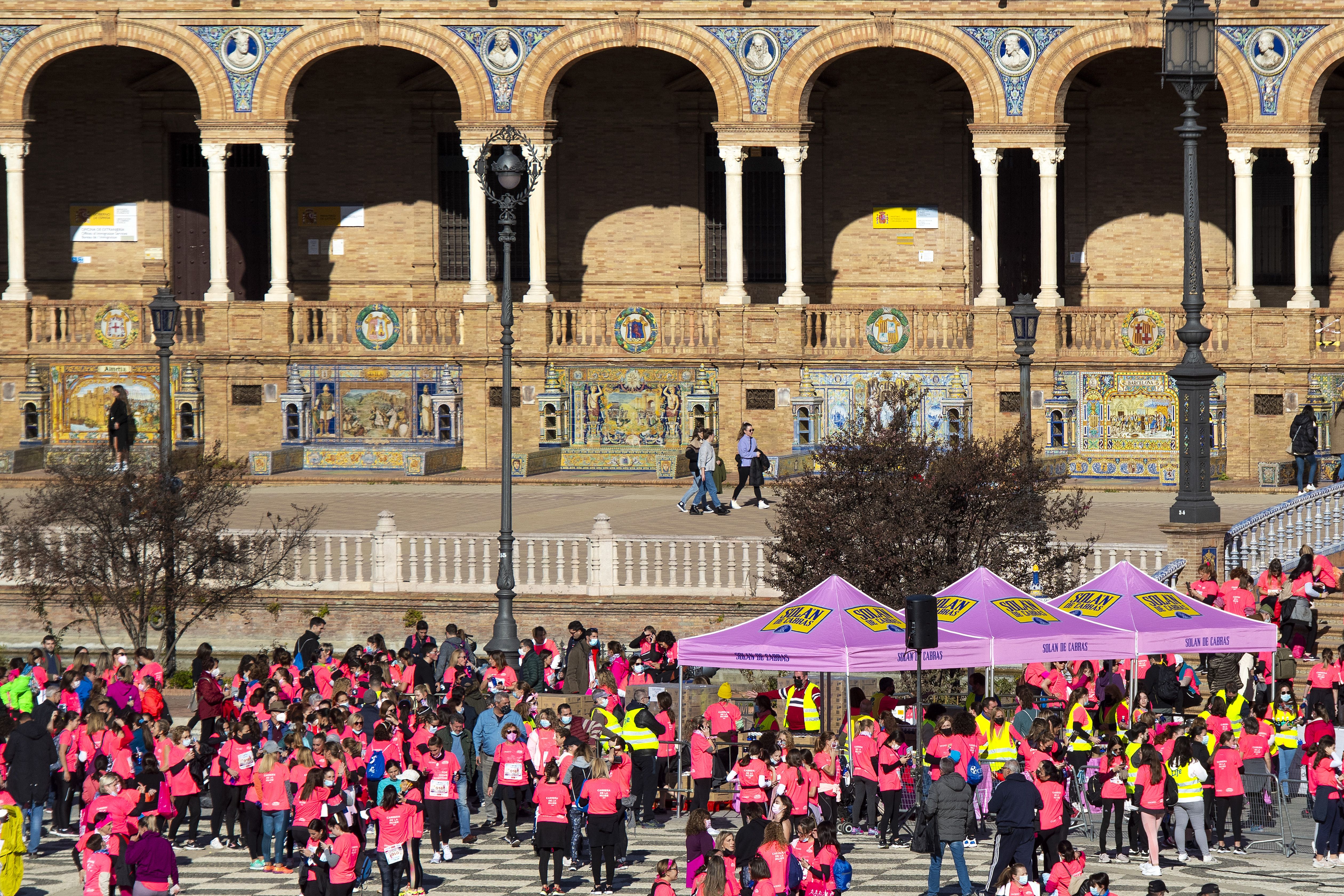 Las mejores fotos de la Carrera de la Mujer Central Lechera Asturiana Sevilla 2021 (LLEGADAS A META / GALERÍA 4)