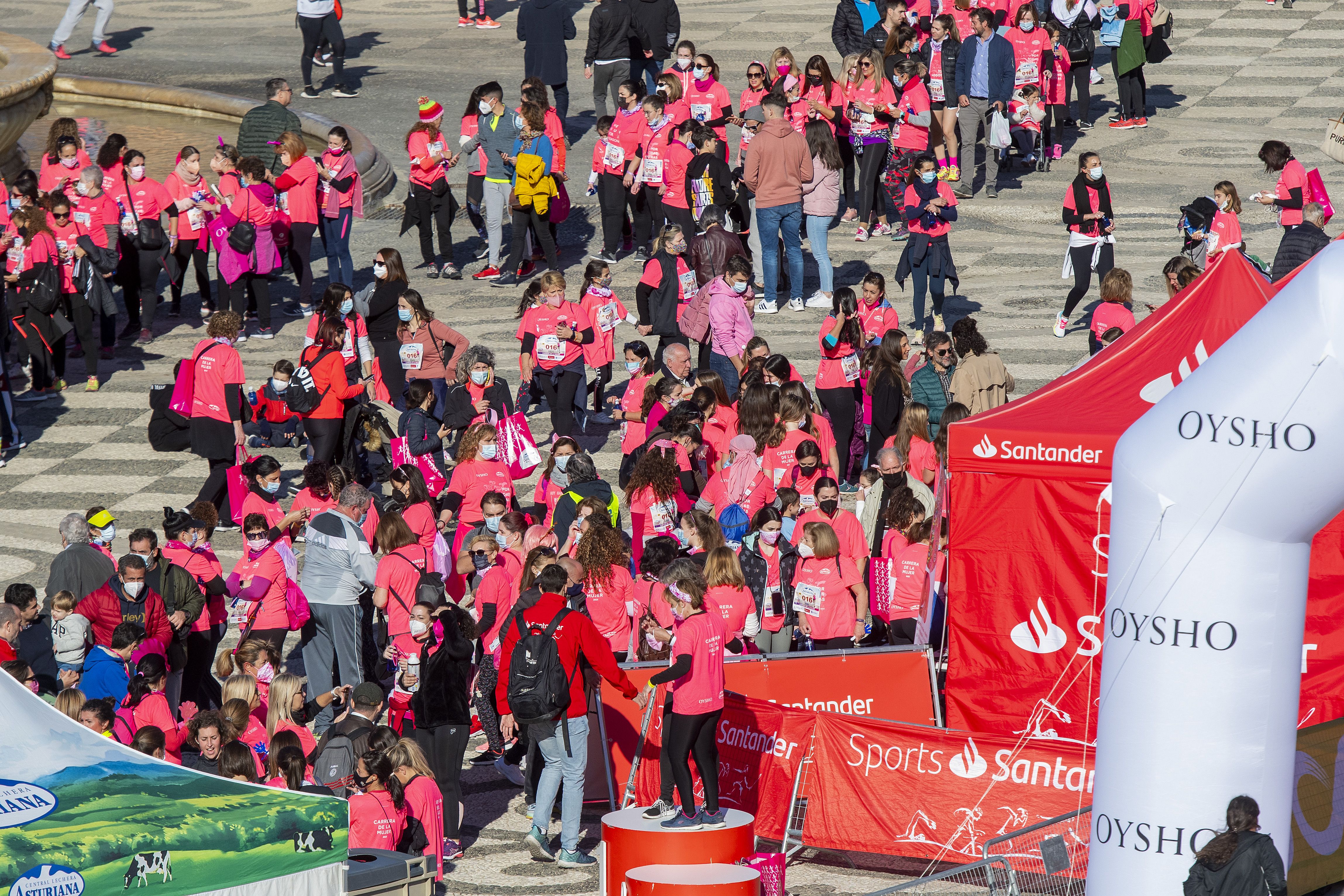 Las mejores fotos de la Carrera de la Mujer Central Lechera Asturiana Sevilla 2021 (LLEGADAS A META / GALERÍA 4)