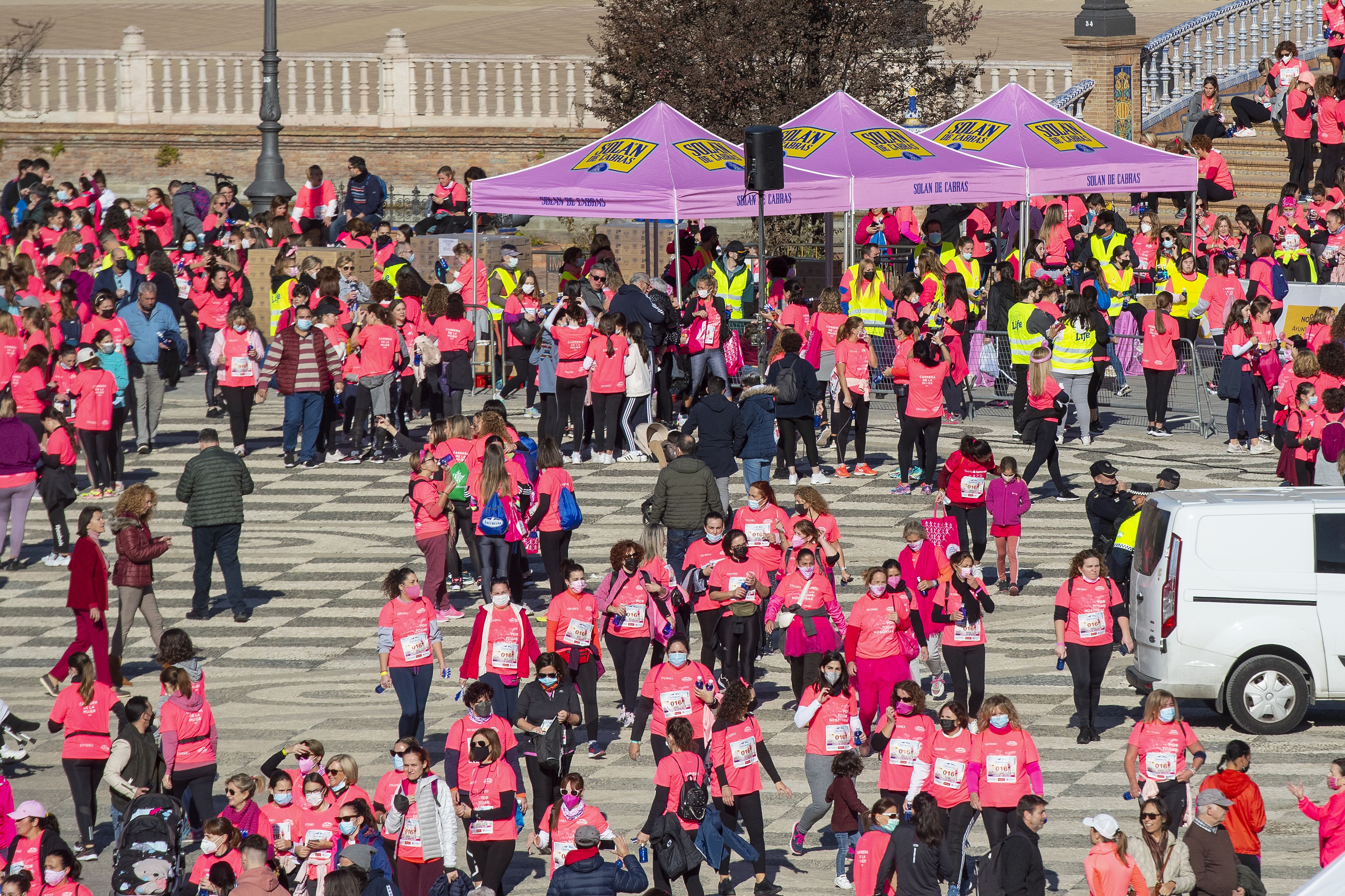 Las mejores fotos de la Carrera de la Mujer Central Lechera Asturiana Sevilla 2021 (LLEGADAS A META / GALERÍA 4)