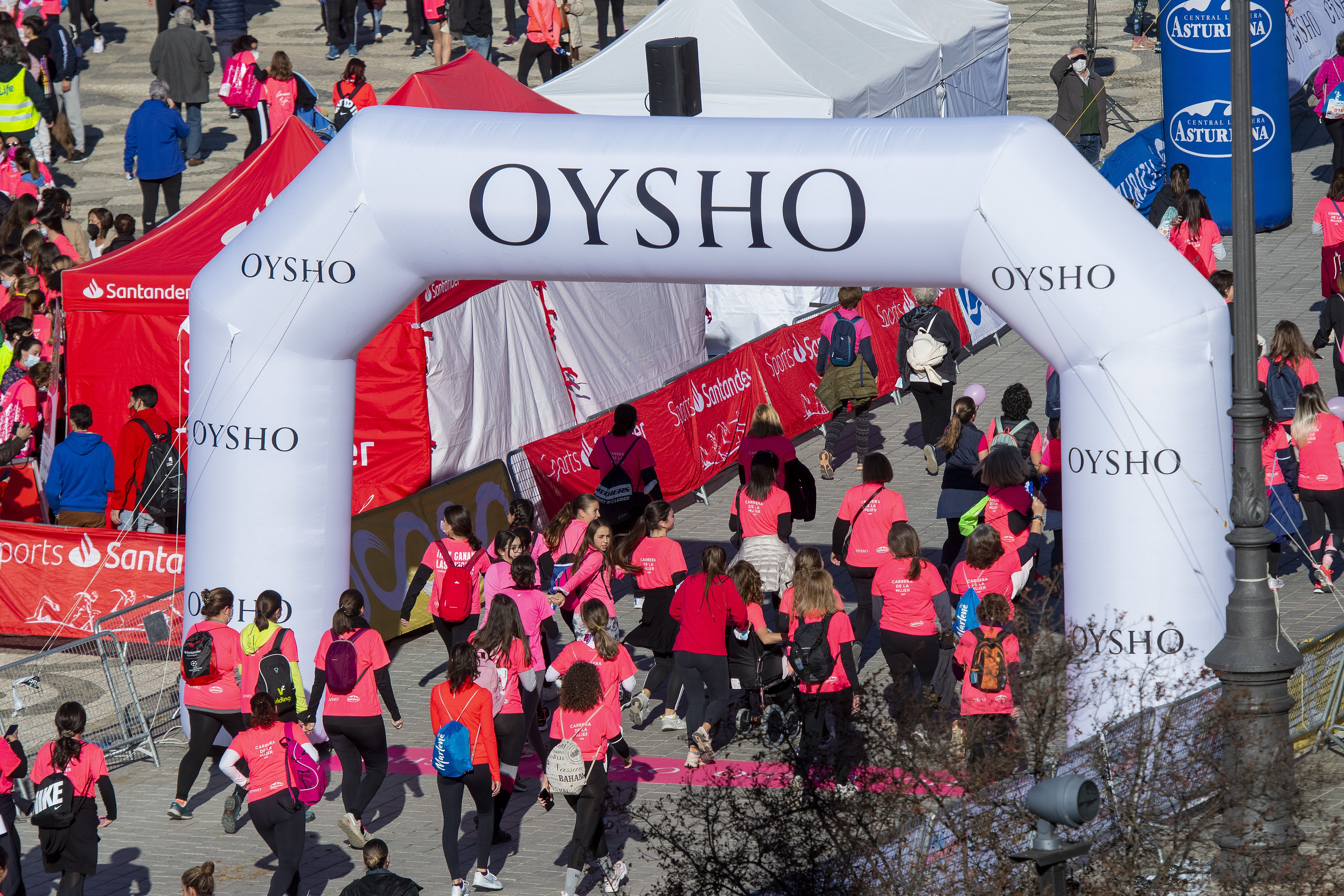 Las mejores fotos de la Carrera de la Mujer Central Lechera Asturiana Sevilla 2021 (LLEGADAS A META / GALERÍA 4)