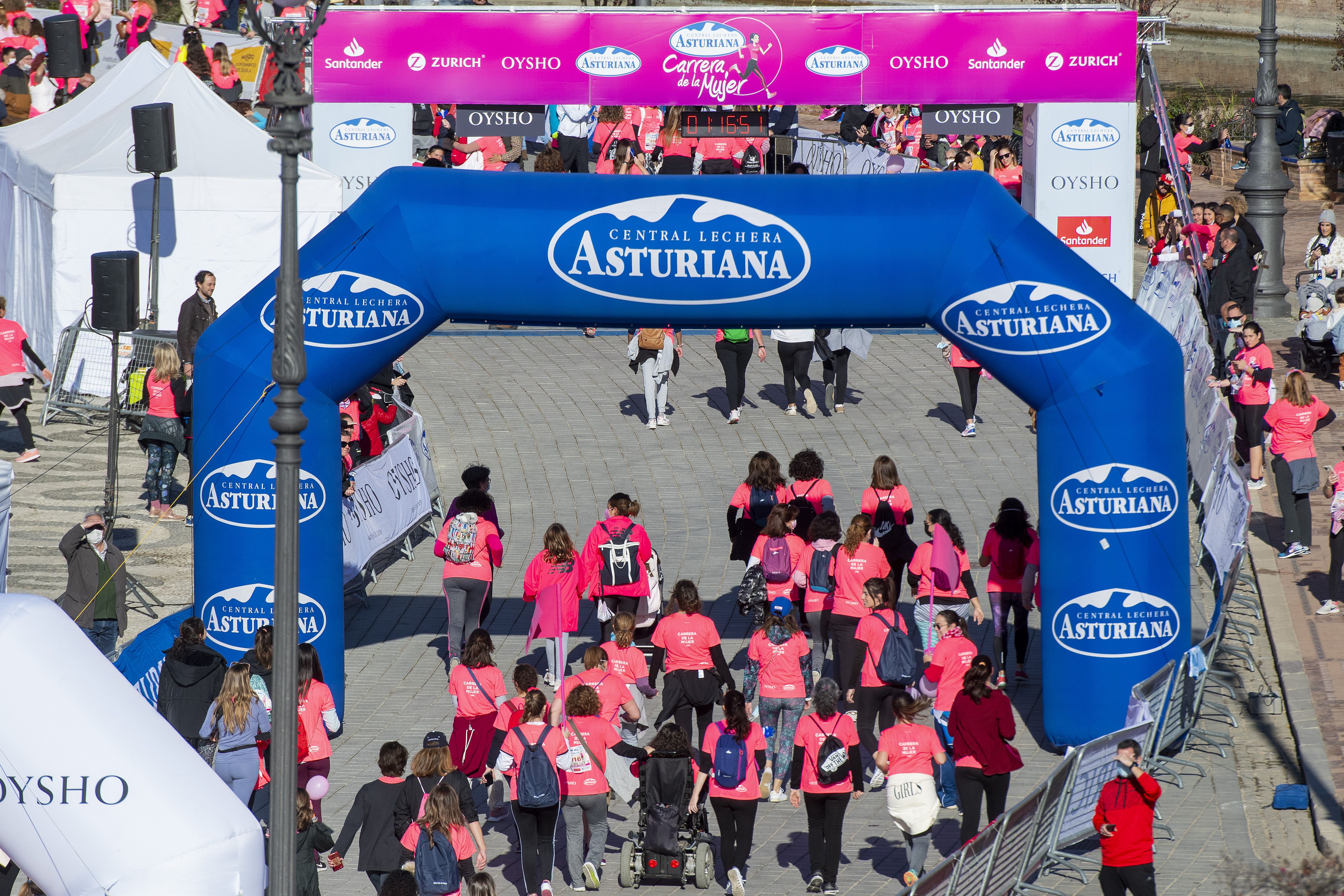 Las mejores fotos de la Carrera de la Mujer Central Lechera Asturiana Sevilla 2021 (LLEGADAS A META / GALERÍA 4)