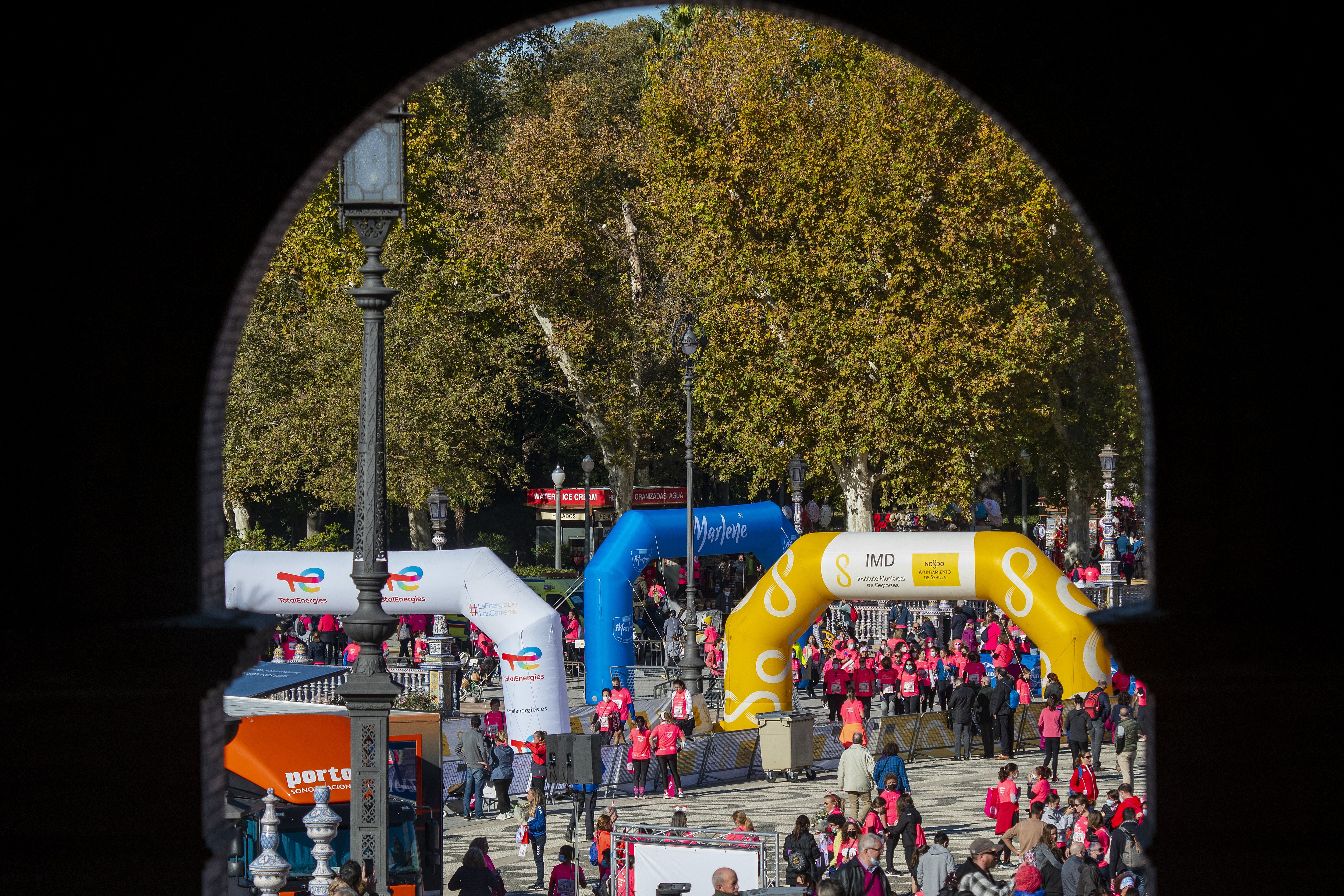 Las mejores fotos de la Carrera de la Mujer Central Lechera Asturiana Sevilla 2021 (LLEGADAS A META / GALERÍA 4)