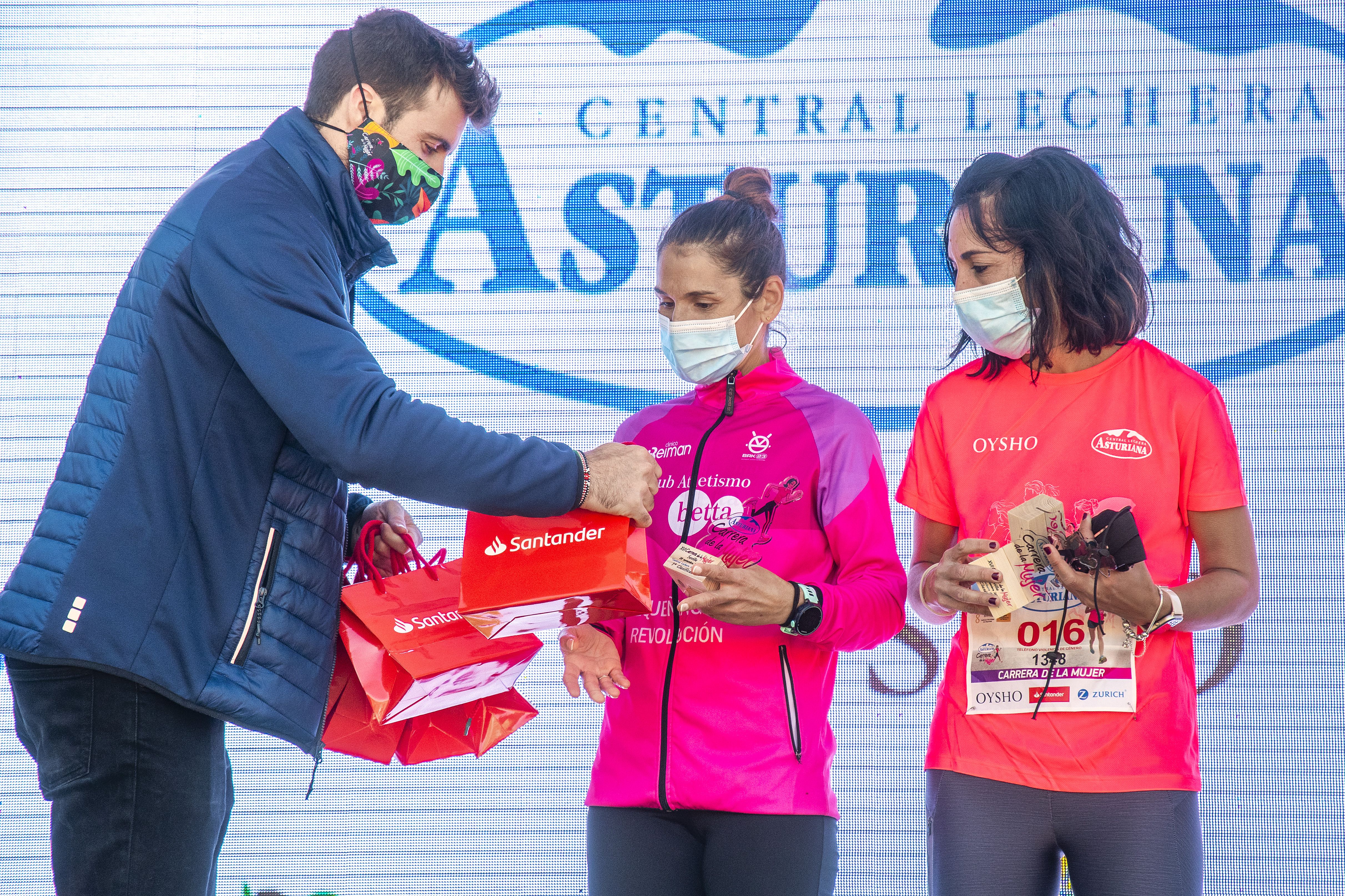 Las mejores fotos de la Carrera de la Mujer Central Lechera Asturiana Sevilla 2021 (CEREMONIAS DE PREMIACIÓN / GALERÍA 1)