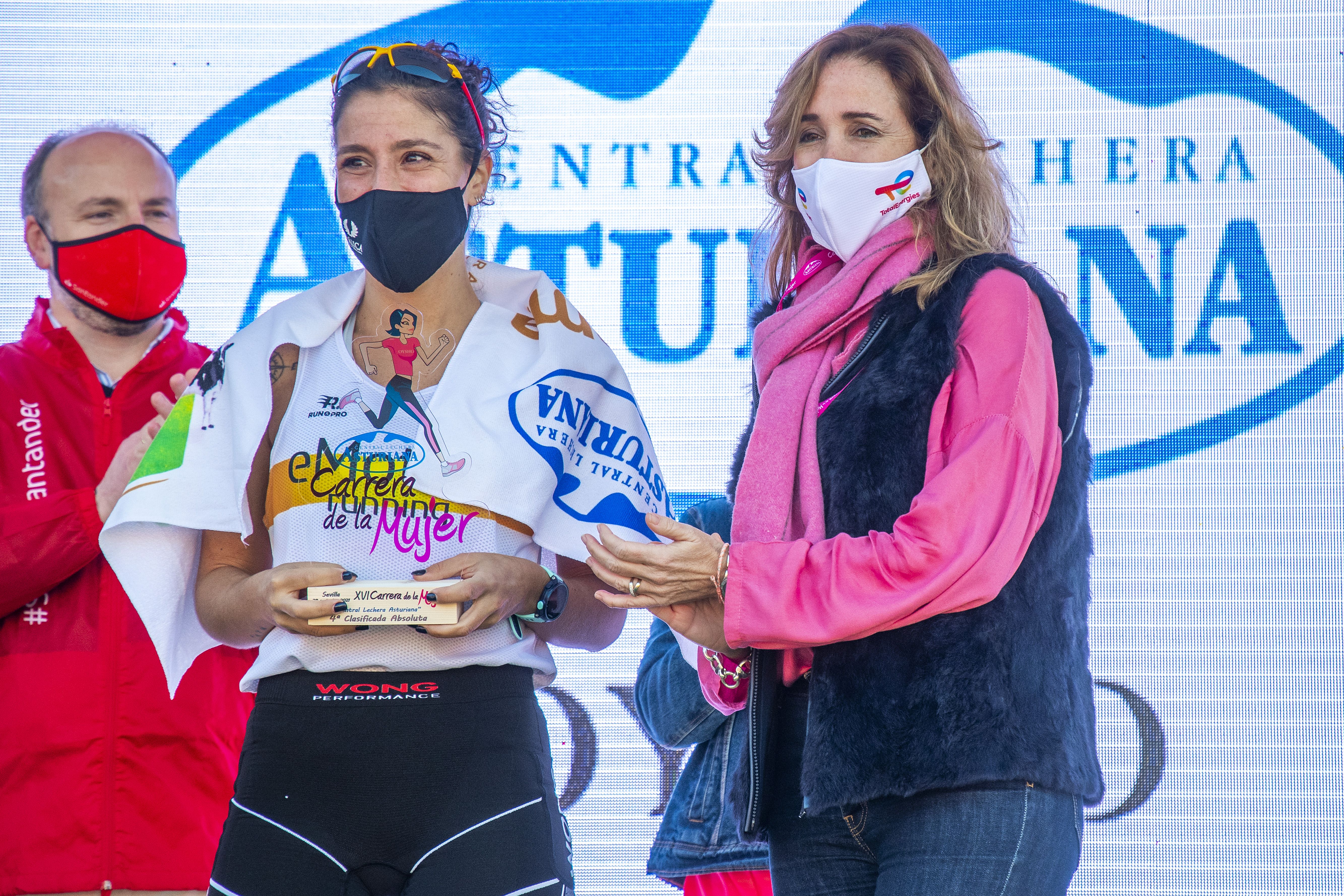 Las mejores fotos de la Carrera de la Mujer Central Lechera Asturiana Sevilla 2021 (CEREMONIAS DE PREMIACIÓN / GALERÍA 1)