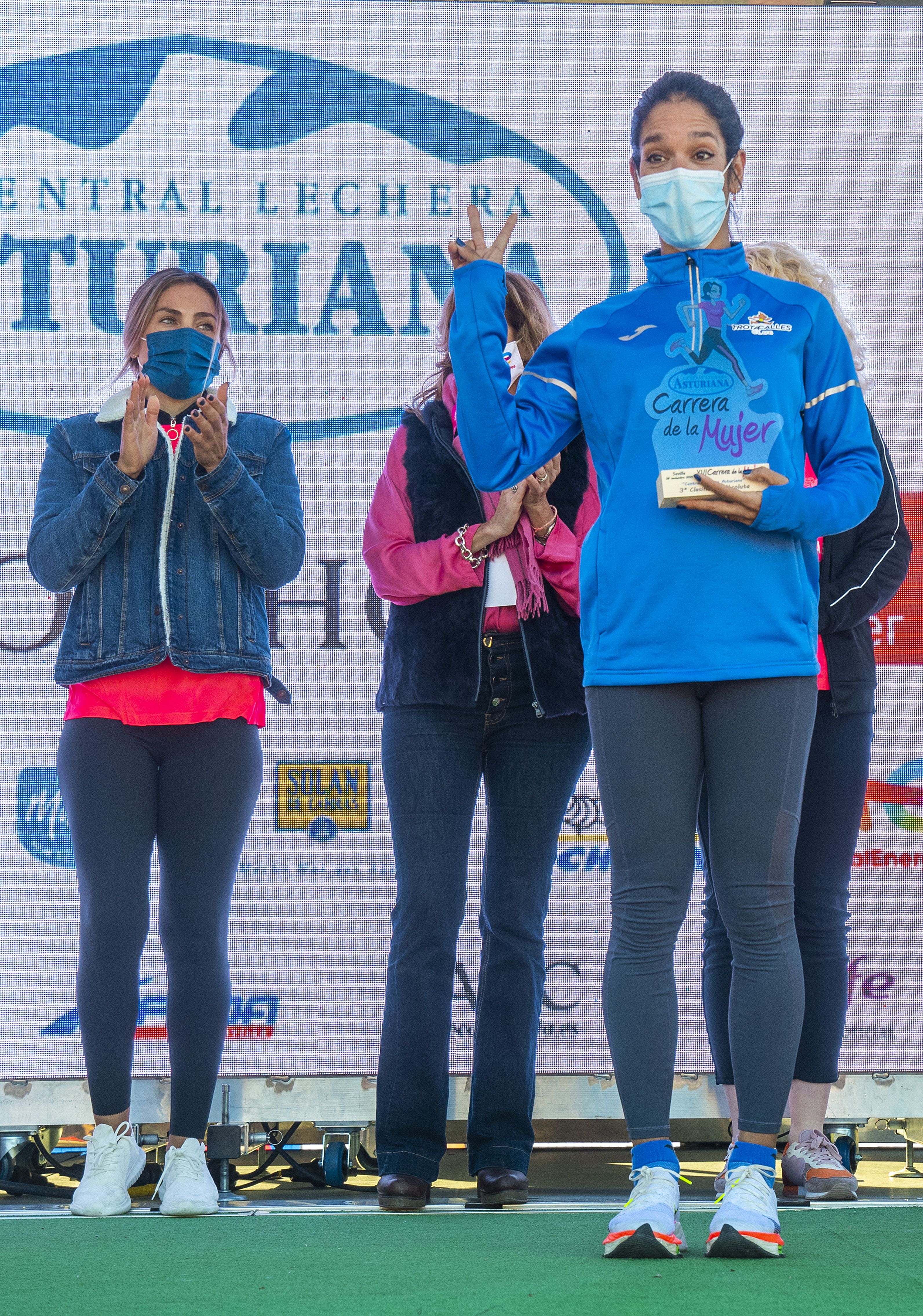 Las mejores fotos de la Carrera de la Mujer Central Lechera Asturiana Sevilla 2021 (CEREMONIAS DE PREMIACIÓN / GALERÍA 1)