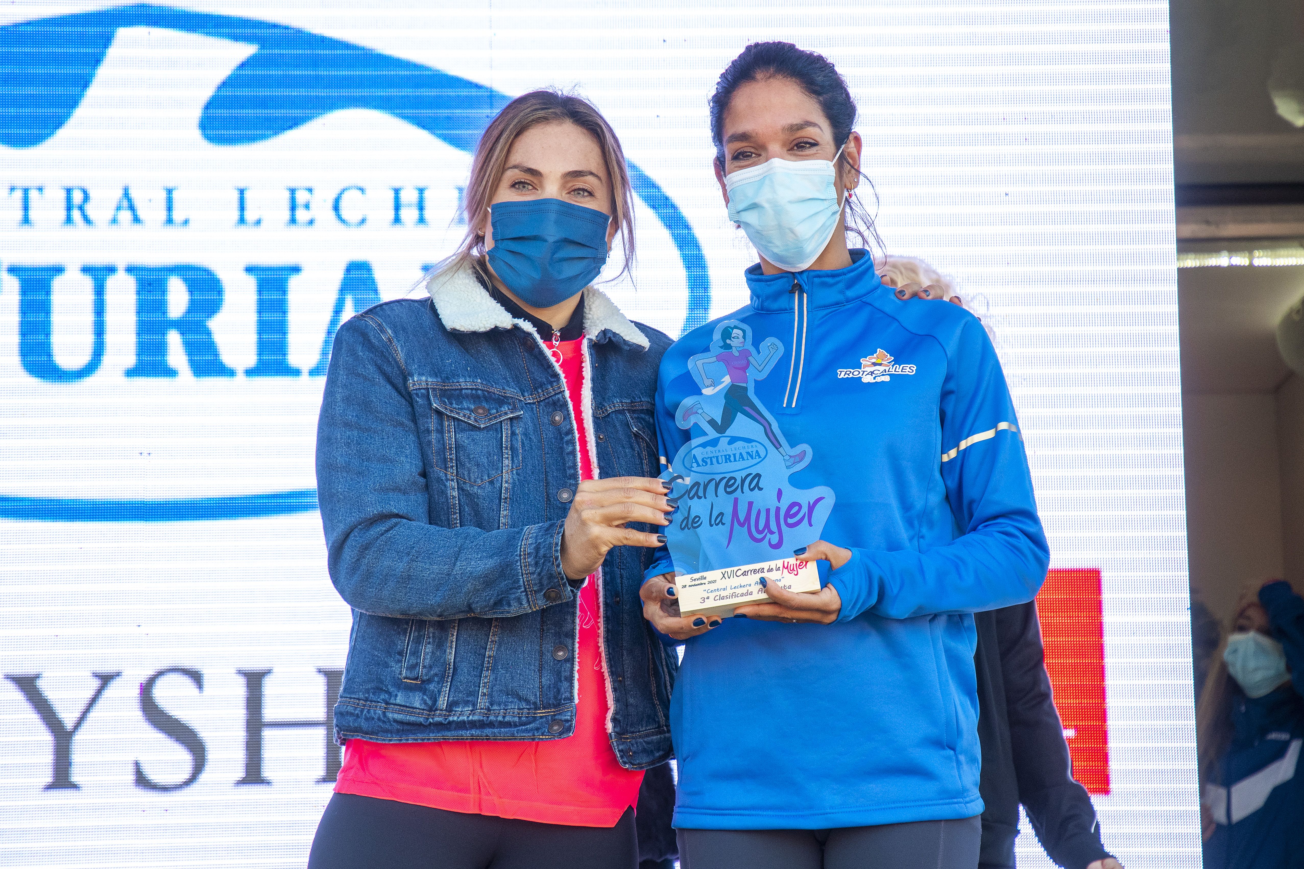 Las mejores fotos de la Carrera de la Mujer Central Lechera Asturiana Sevilla 2021 (CEREMONIAS DE PREMIACIÓN / GALERÍA 1)