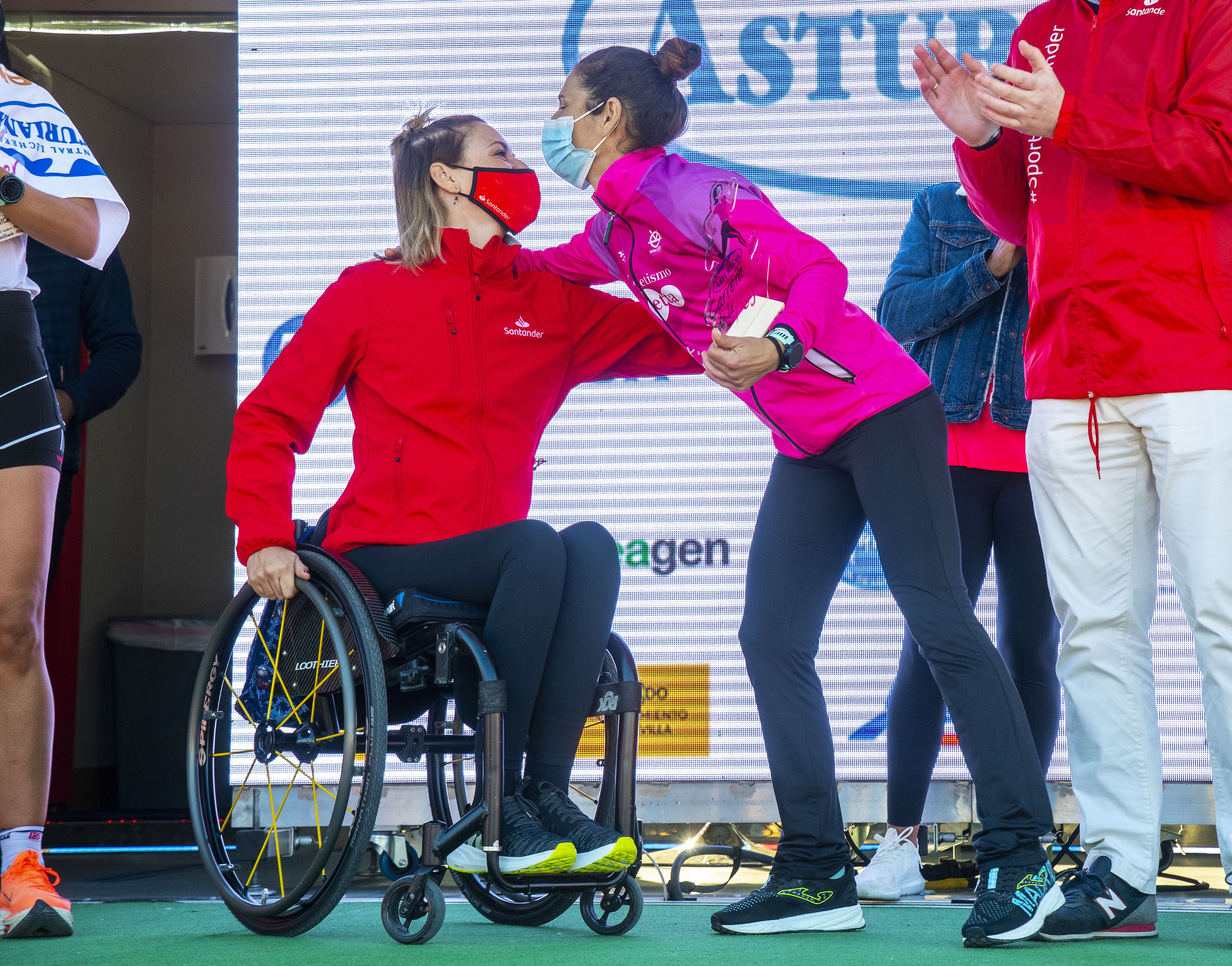Las mejores fotos de la Carrera de la Mujer Central Lechera Asturiana Sevilla 2021 (CEREMONIAS DE PREMIACIÓN / GALERÍA 1)