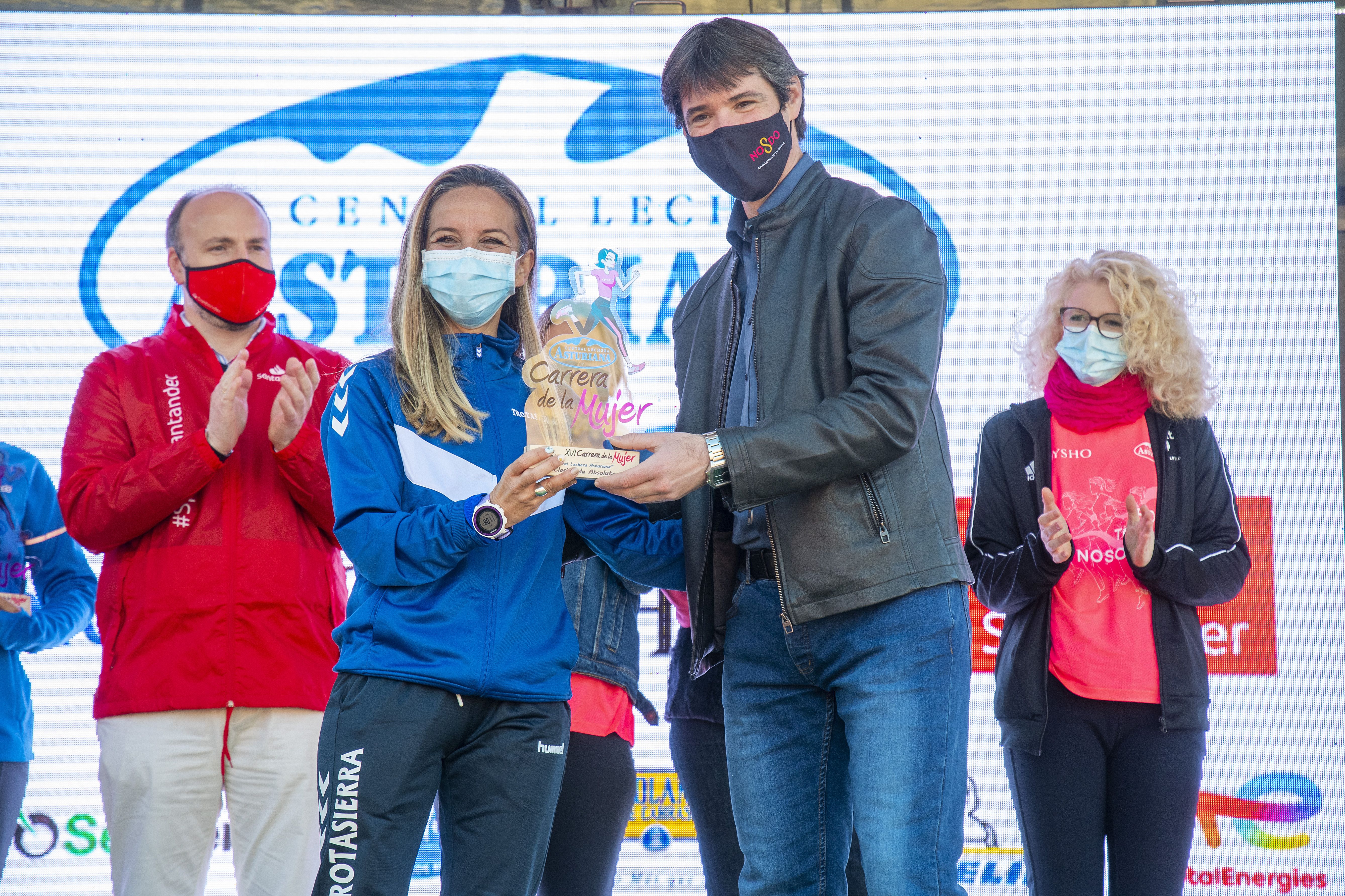Las mejores fotos de la Carrera de la Mujer Central Lechera Asturiana Sevilla 2021 (CEREMONIAS DE PREMIACIÓN / GALERÍA 1)