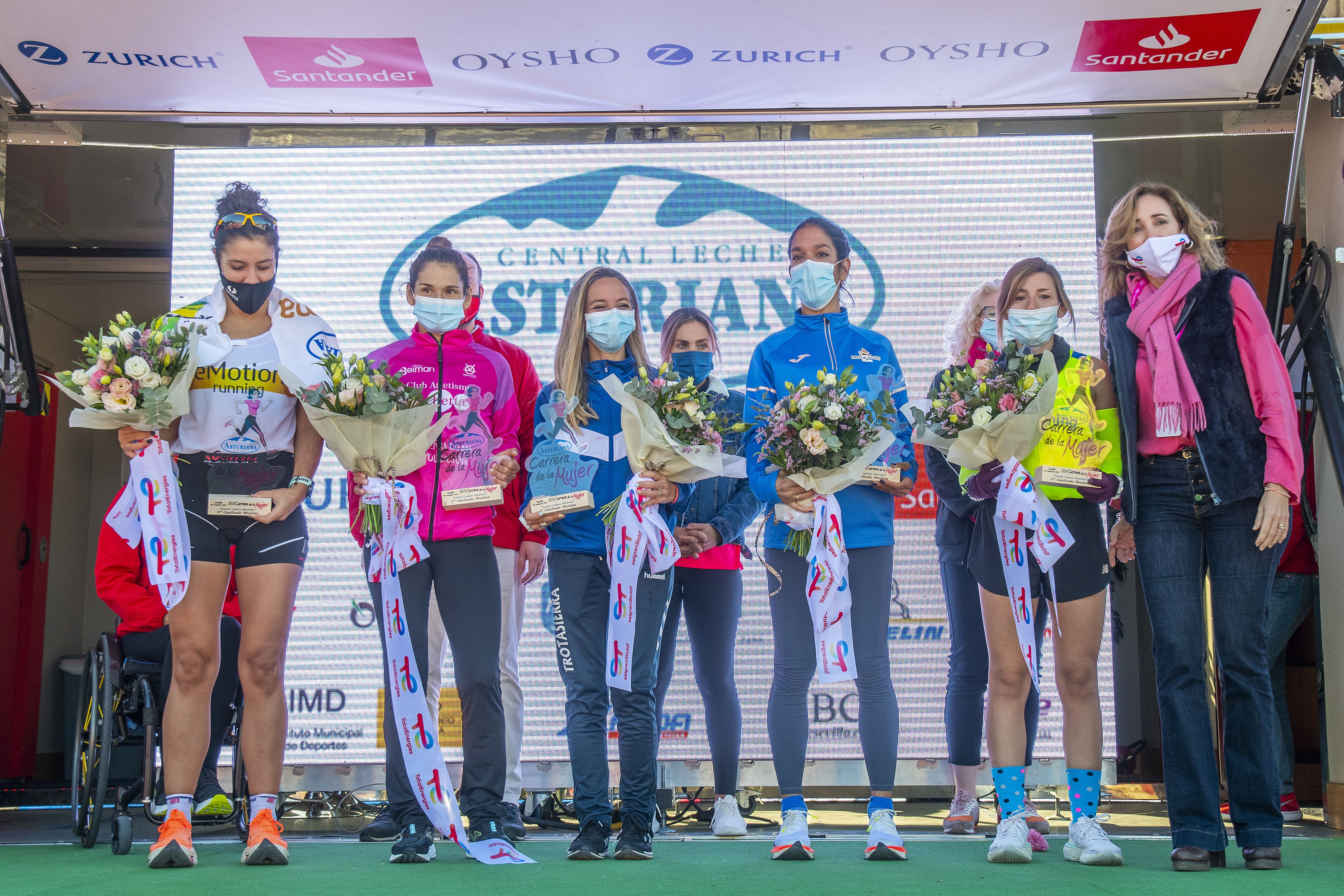 Las mejores fotos de la Carrera de la Mujer Central Lechera Asturiana Sevilla 2021 (CEREMONIAS DE PREMIACIÓN / GALERÍA 1)