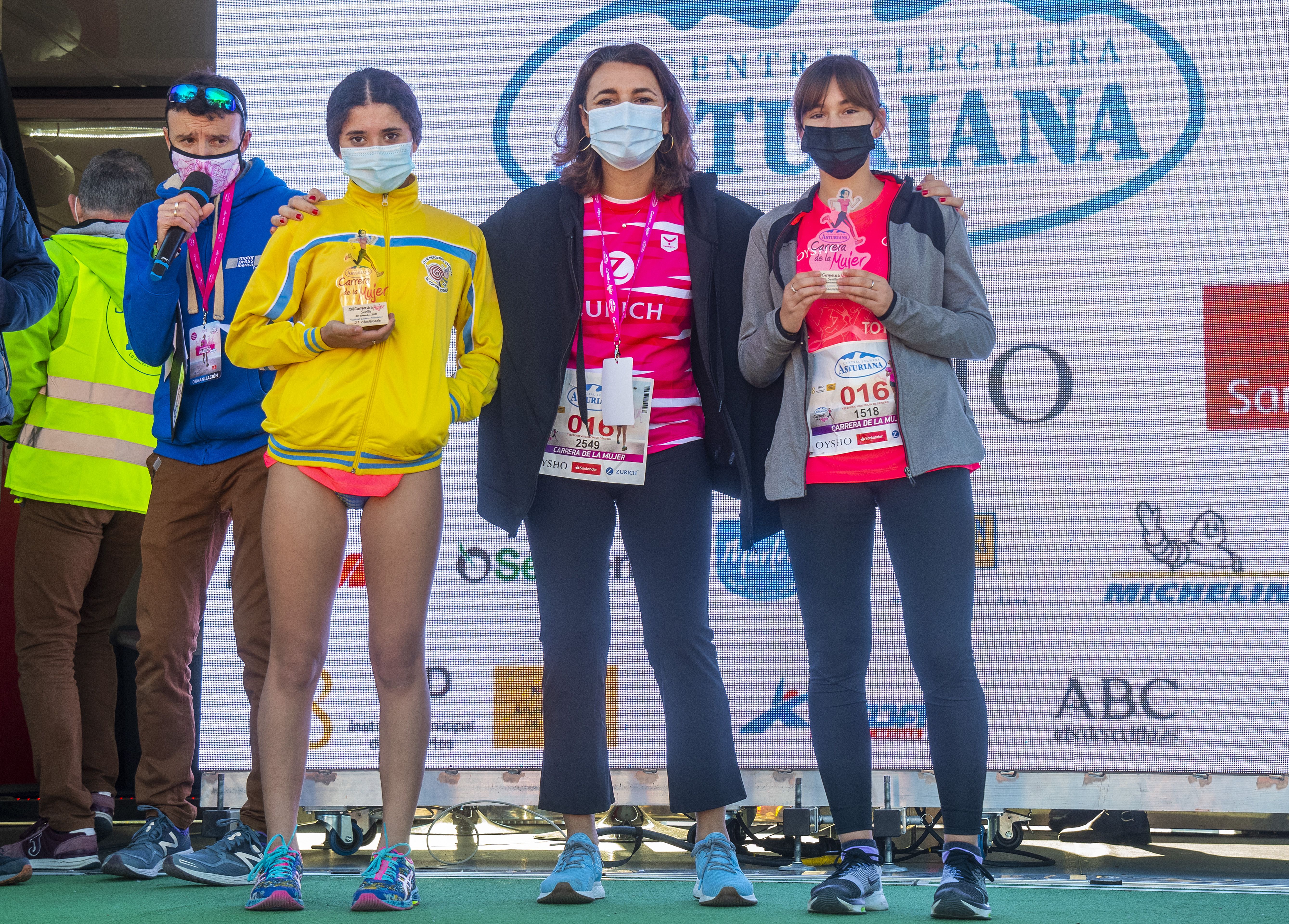 Las mejores fotos de la Carrera de la Mujer Central Lechera Asturiana Sevilla 2021 (CEREMONIAS DE PREMIACIÓN / GALERÍA 1)