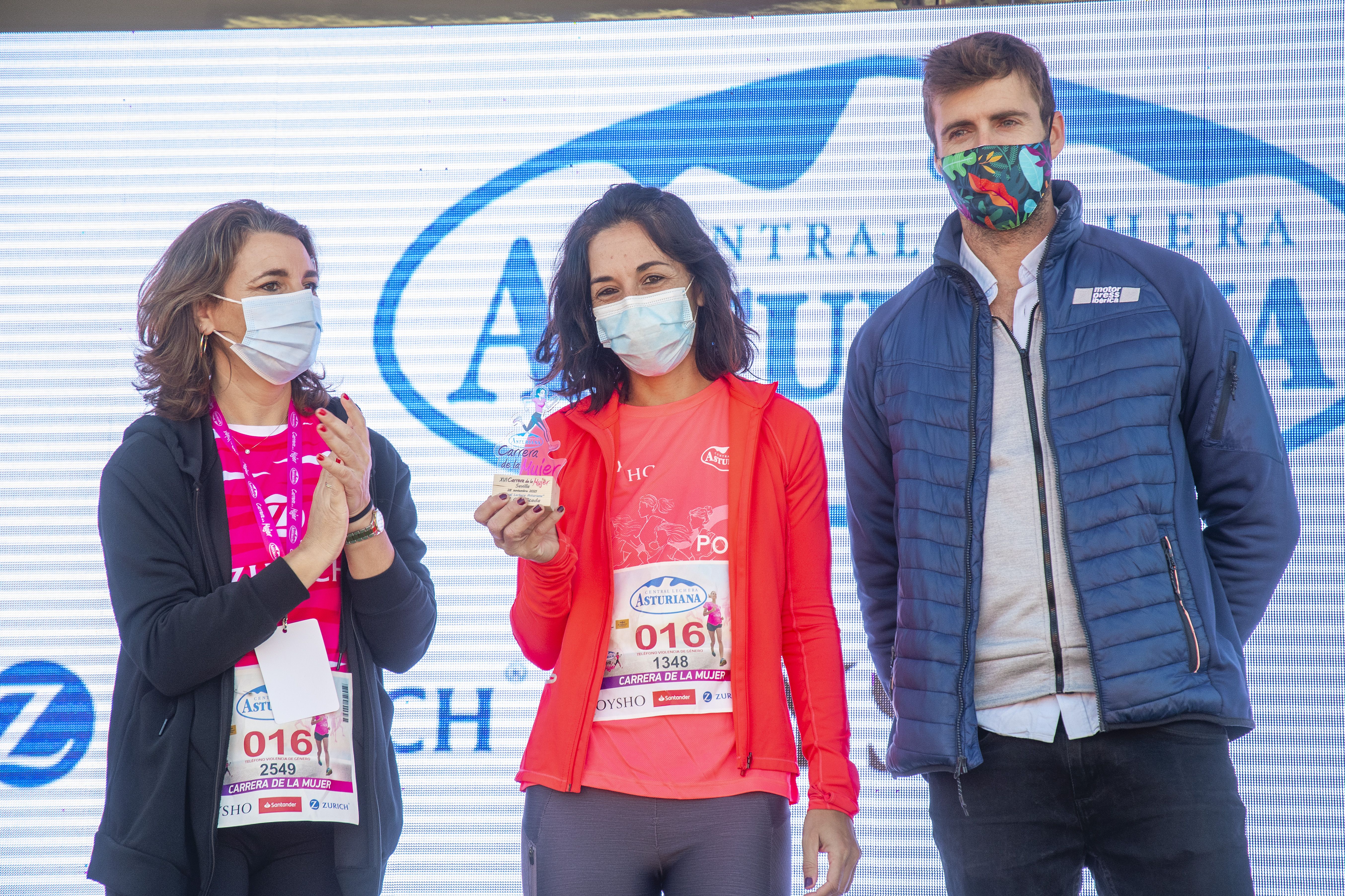 Las mejores fotos de la Carrera de la Mujer Central Lechera Asturiana Sevilla 2021 (CEREMONIAS DE PREMIACIÓN / GALERÍA 1)