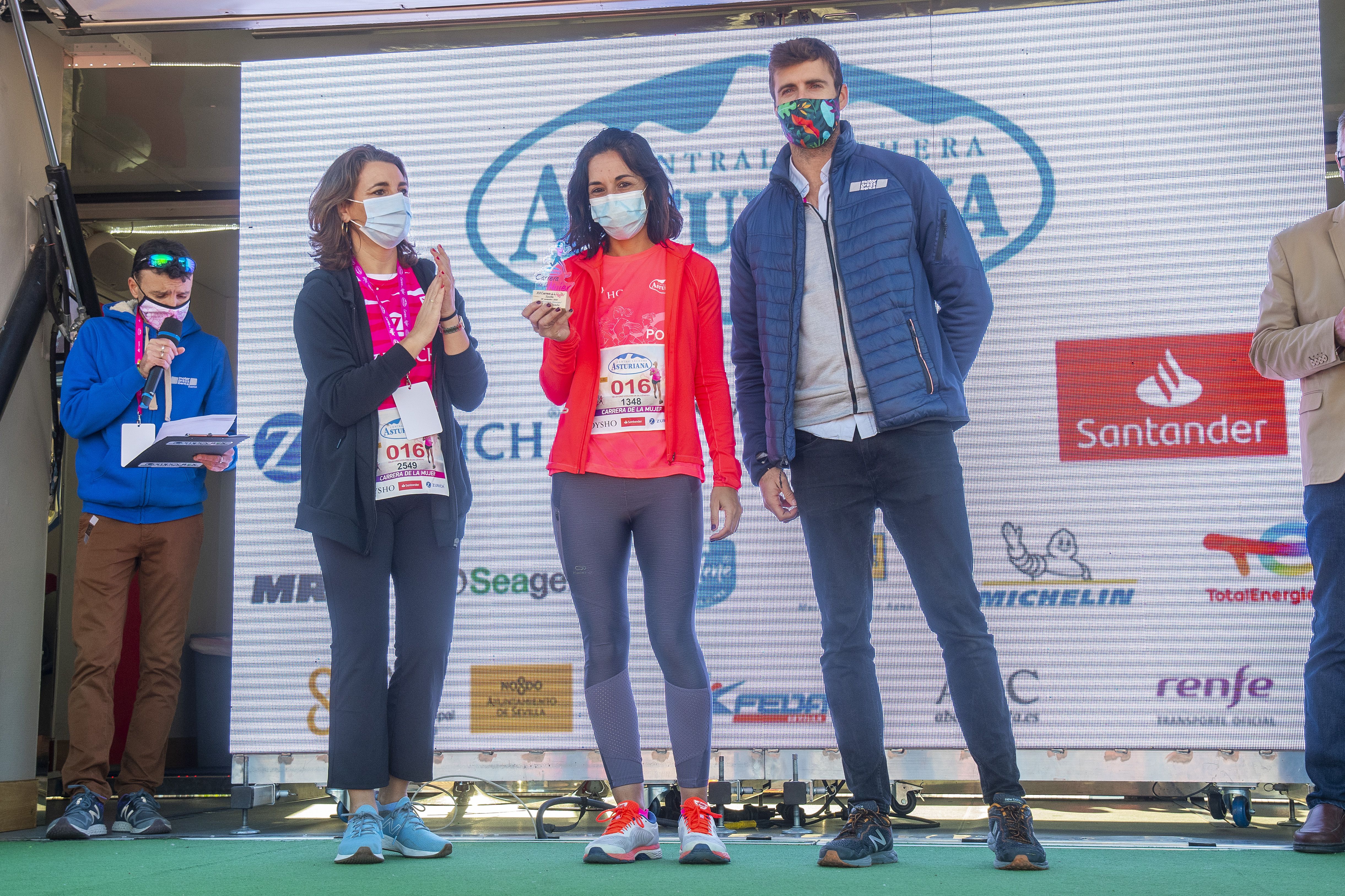 Las mejores fotos de la Carrera de la Mujer Central Lechera Asturiana Sevilla 2021 (CEREMONIAS DE PREMIACIÓN / GALERÍA 1)