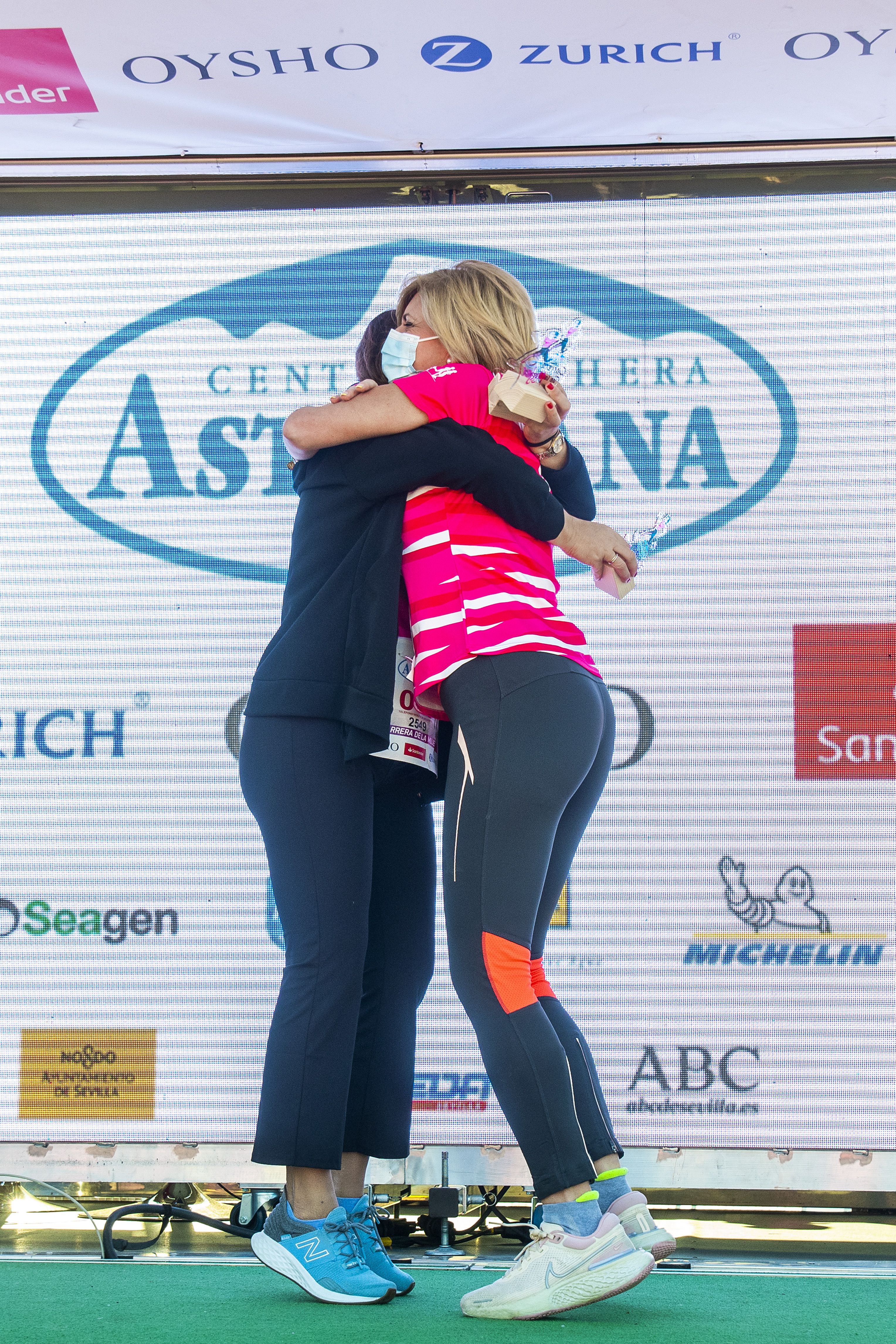 Las mejores fotos de la Carrera de la Mujer Central Lechera Asturiana Sevilla 2021 (CEREMONIAS DE PREMIACIÓN / GALERÍA 1)