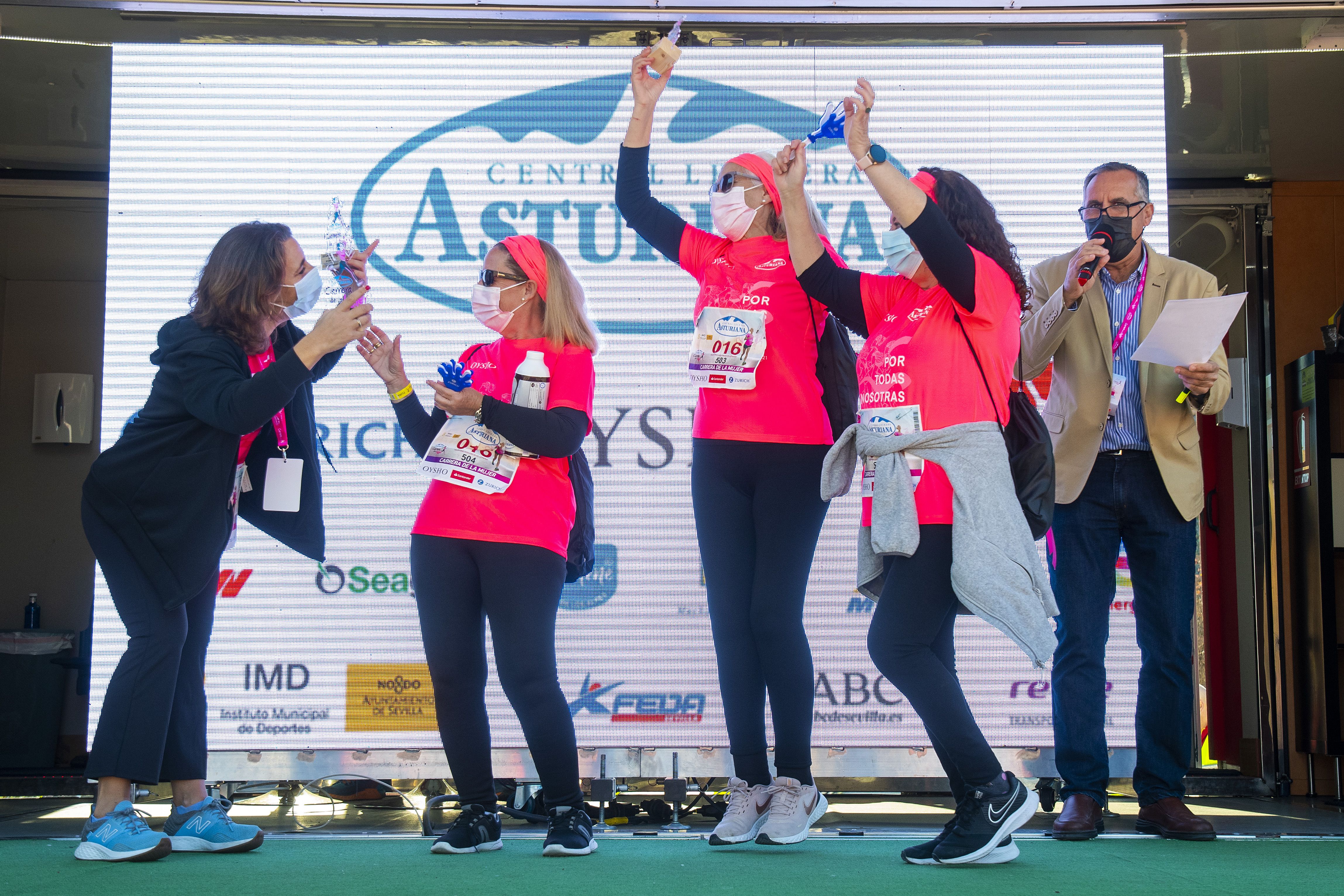 Las mejores fotos de la Carrera de la Mujer Central Lechera Asturiana Sevilla 2021 (CEREMONIAS DE PREMIACIÓN / GALERÍA 2)