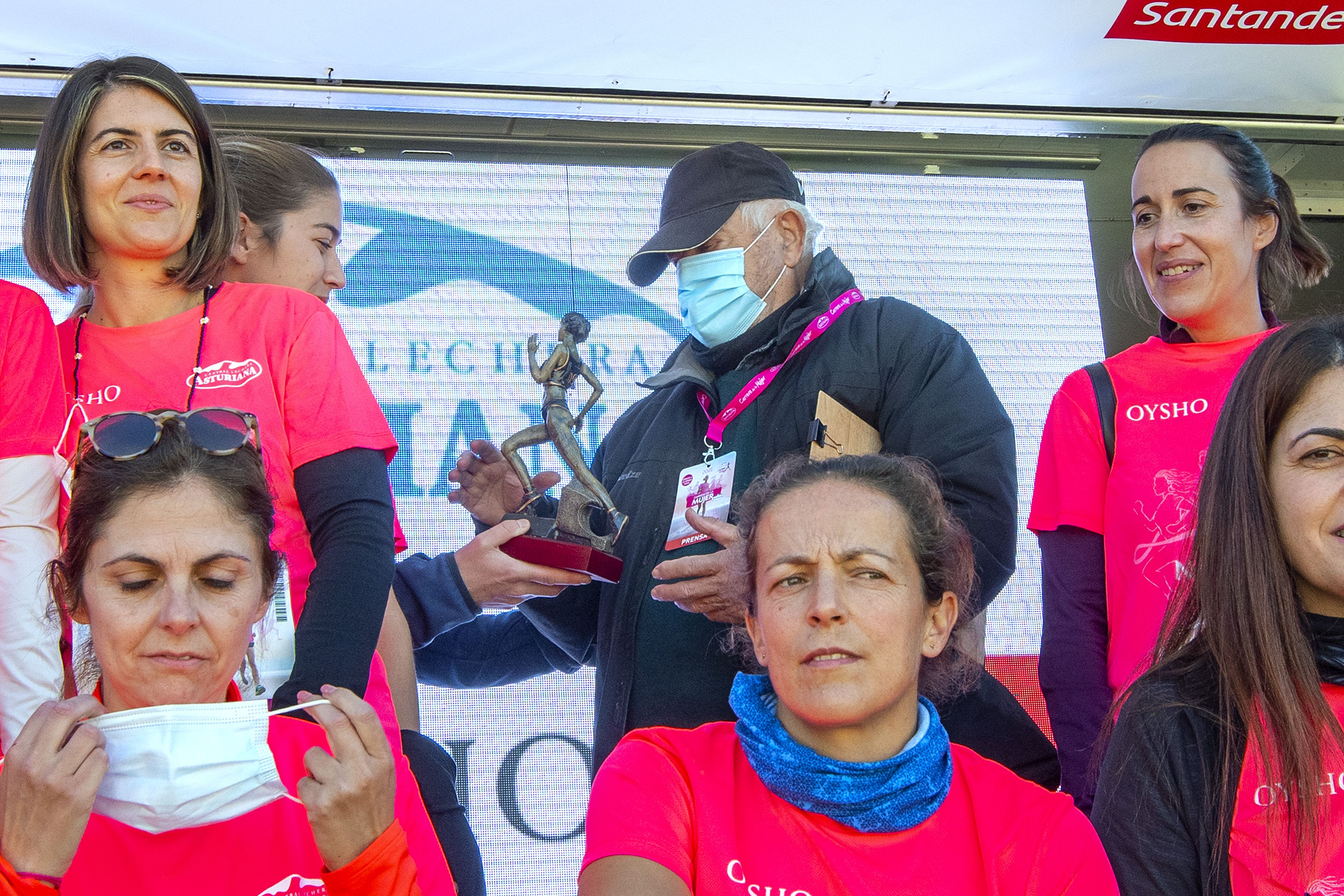 Las mejores fotos de la Carrera de la Mujer Central Lechera Asturiana Sevilla 2021 (CEREMONIAS DE PREMIACIÓN / GALERÍA 2)