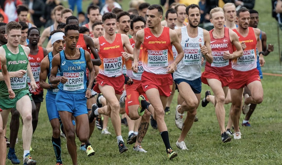 Nassim Hassaous y Carlos Mayo, en el centro durante el Campeonato de Europa de Cross de Lisboa, repetirán este año en Dublín. SPORTMEDIA.