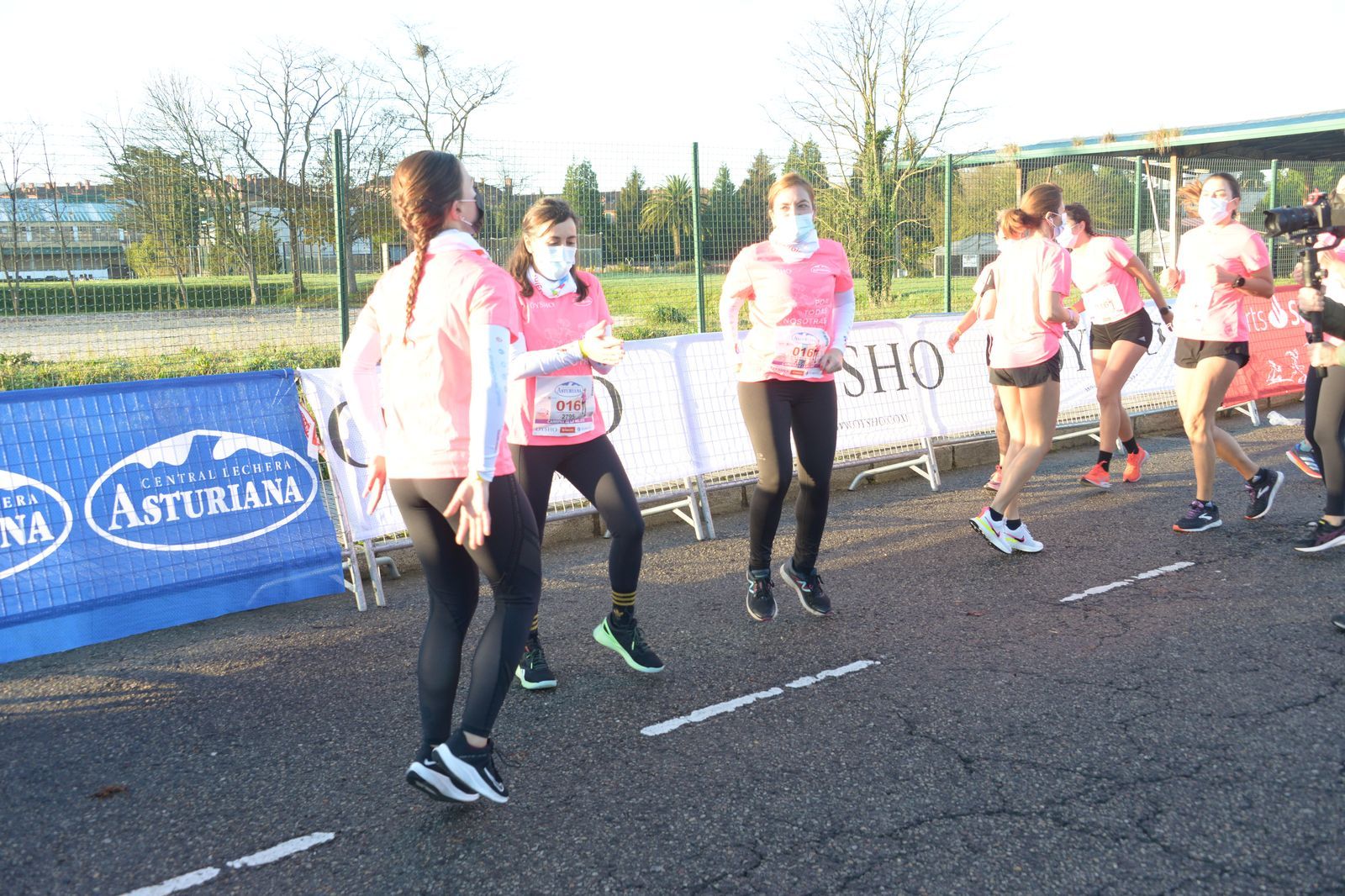 Las mejores fotos de la Carrera de la Mujer Central Lechera Asturiana Gijón 2021 (AMBIENTE DE SALIDA)