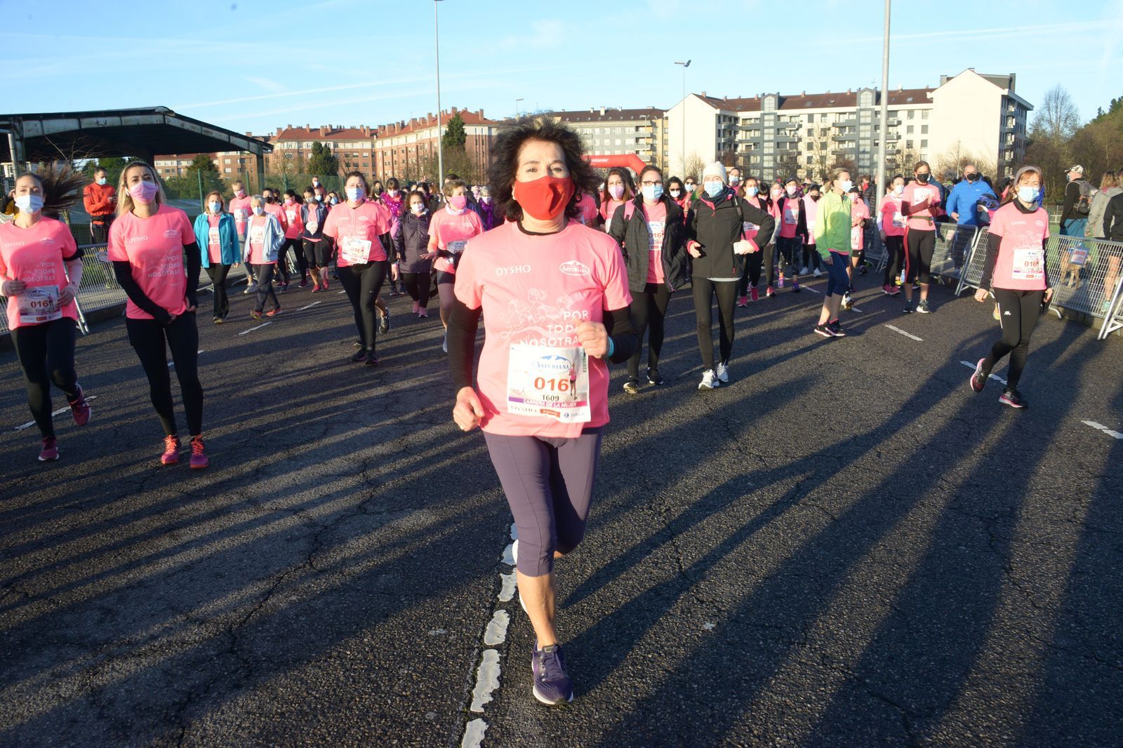 Las mejores fotos de la Carrera de la Mujer Central Lechera Asturiana Gijón 2021 (AMBIENTE DE SALIDA)