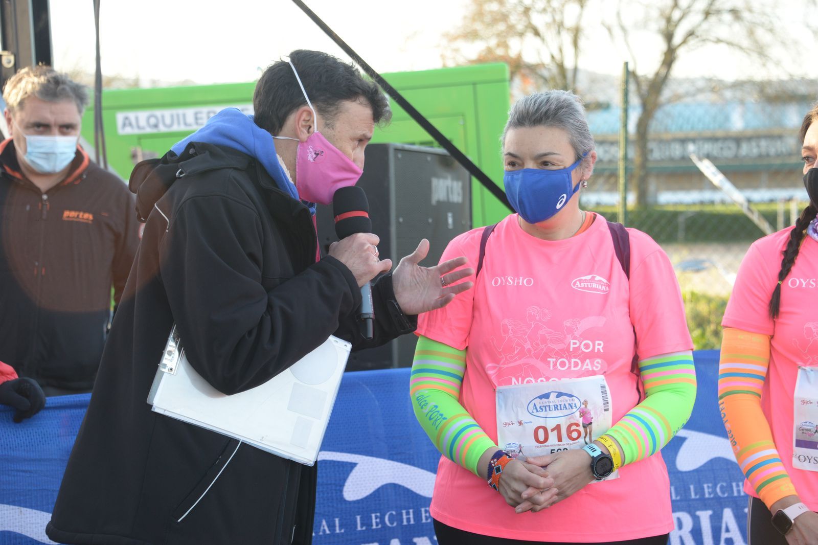 Las mejores fotos de la Carrera de la Mujer Central Lechera Asturiana Gijón 2021 (HOMENAJES DE SALIDA)