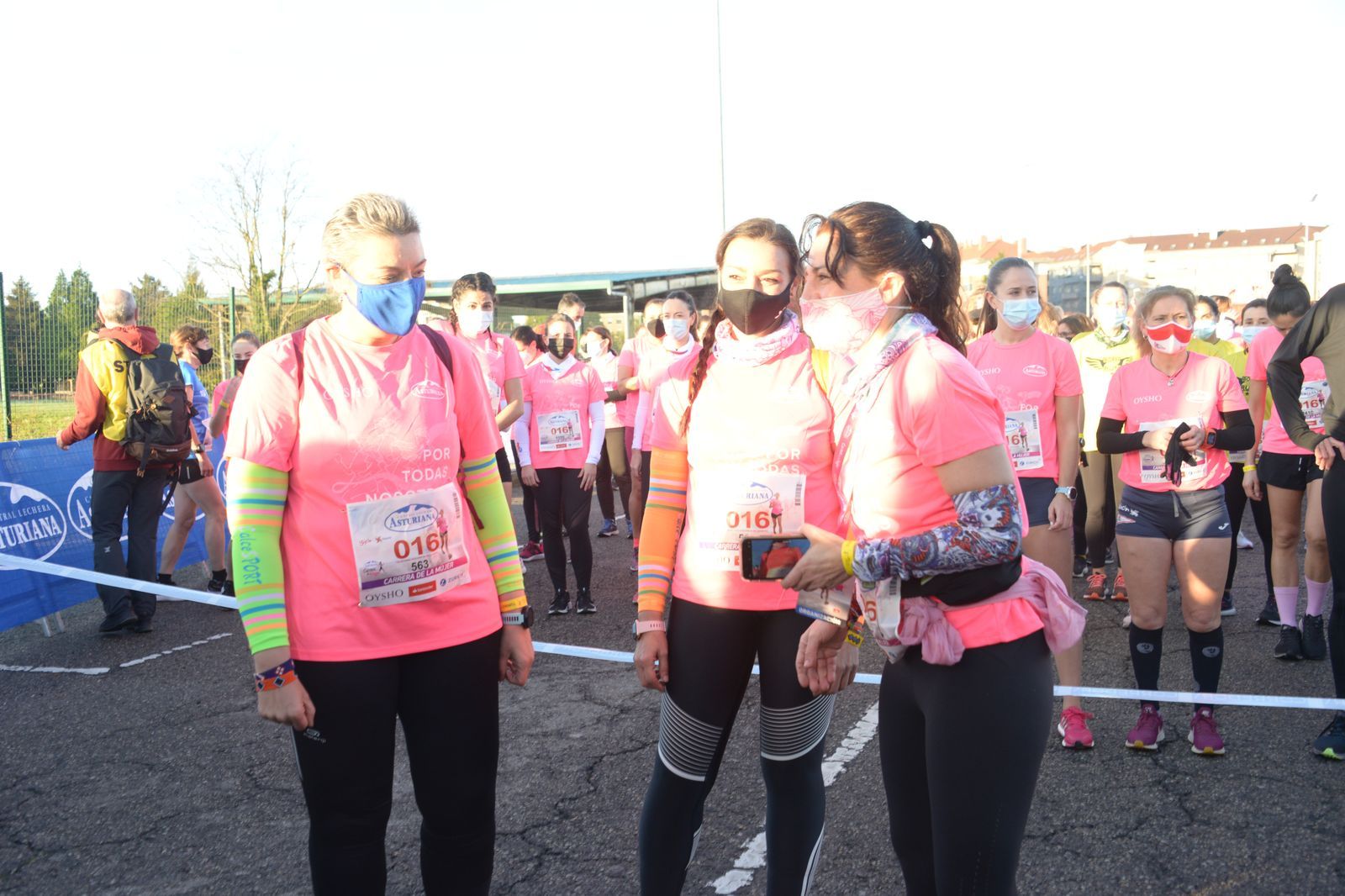 Las mejores fotos de la Carrera de la Mujer Central Lechera Asturiana Gijón 2021 (HOMENAJES DE SALIDA)
