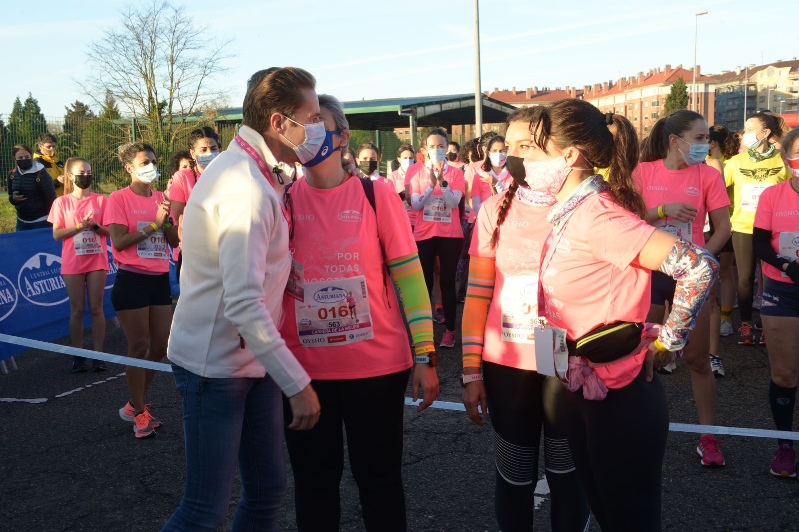 Las mejores fotos de la Carrera de la Mujer Central Lechera Asturiana Gijón 2021 (HOMENAJES DE SALIDA)