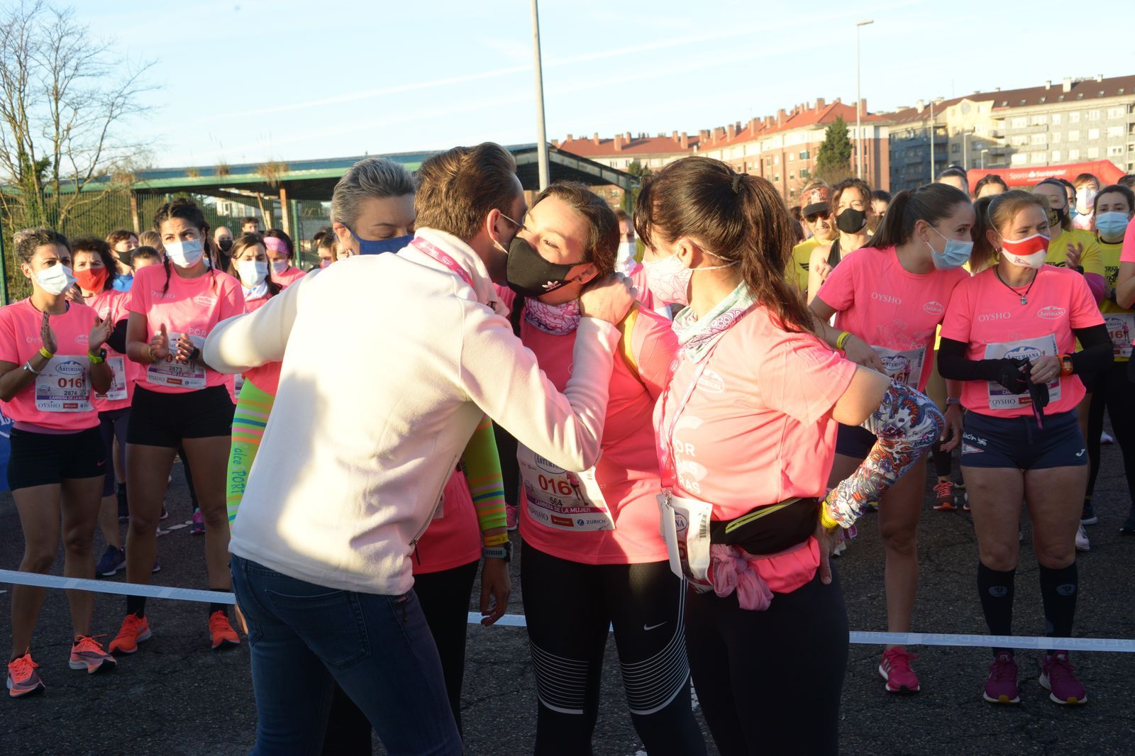 Las mejores fotos de la Carrera de la Mujer Central Lechera Asturiana Gijón 2021 (HOMENAJES DE SALIDA)