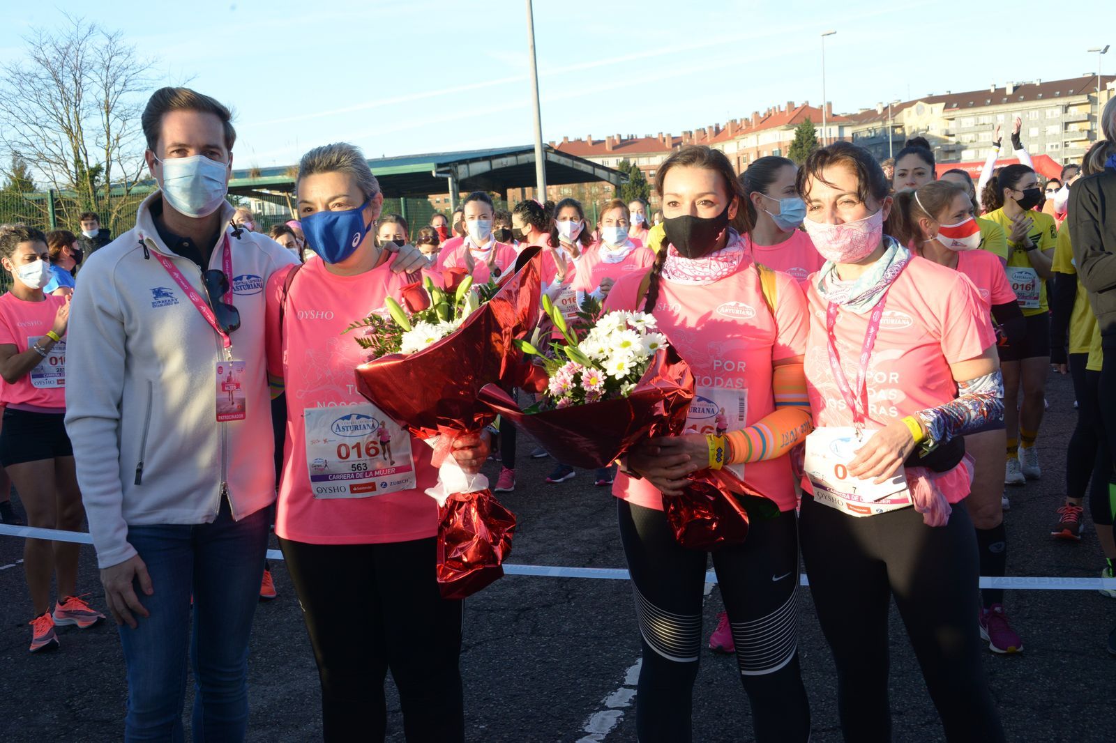 Las mejores fotos de la Carrera de la Mujer Central Lechera Asturiana Gijón 2021 (HOMENAJES DE SALIDA)