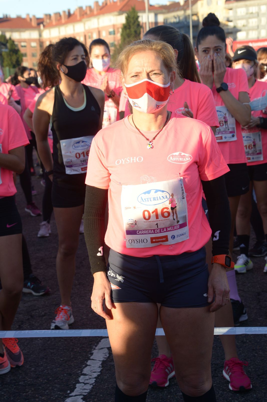 Las mejores fotos de la Carrera de la Mujer Central Lechera Asturiana Gijón 2021 (HOMENAJES DE SALIDA)