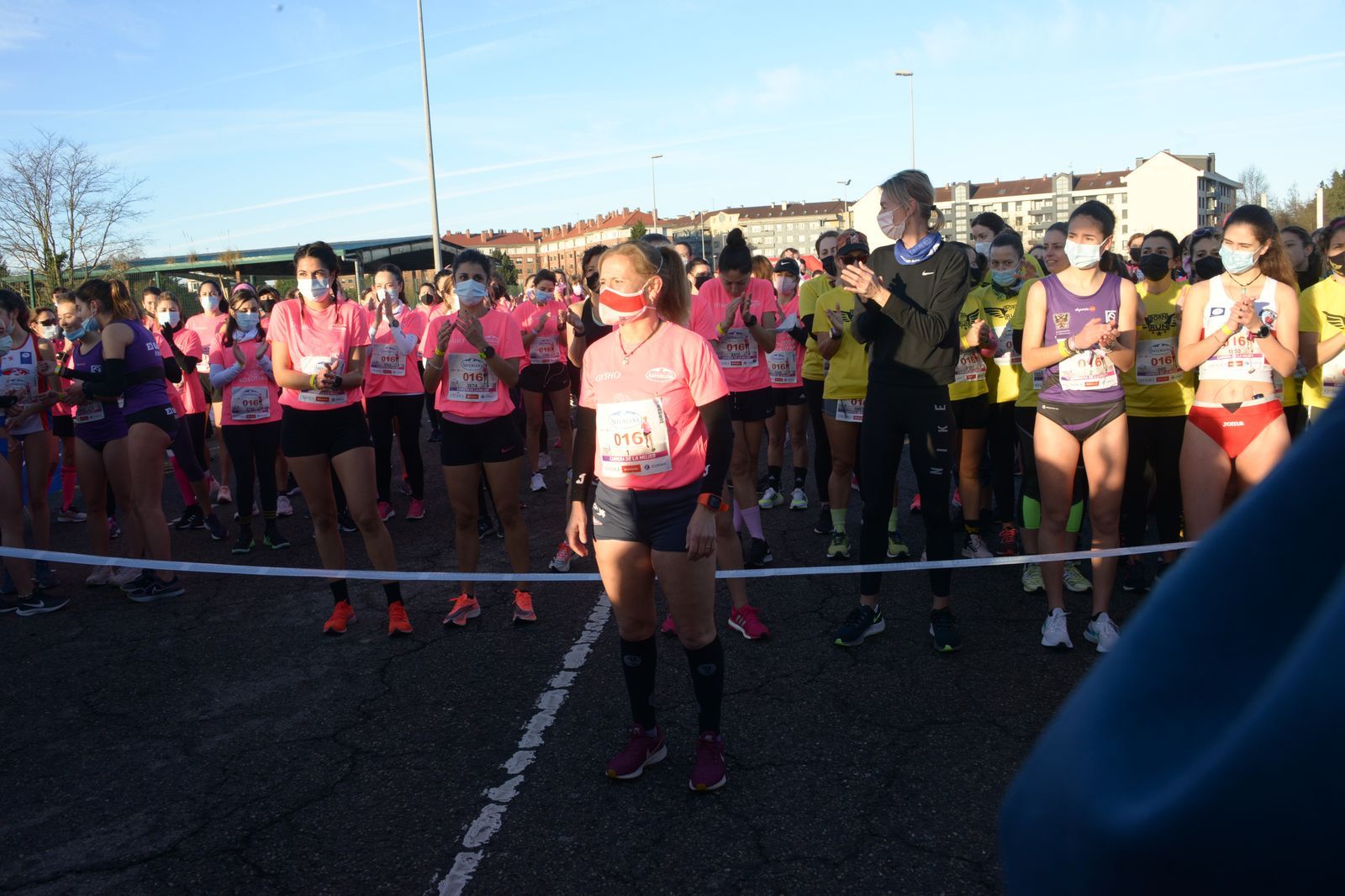 Las mejores fotos de la Carrera de la Mujer Central Lechera Asturiana Gijón 2021 (HOMENAJES DE SALIDA)