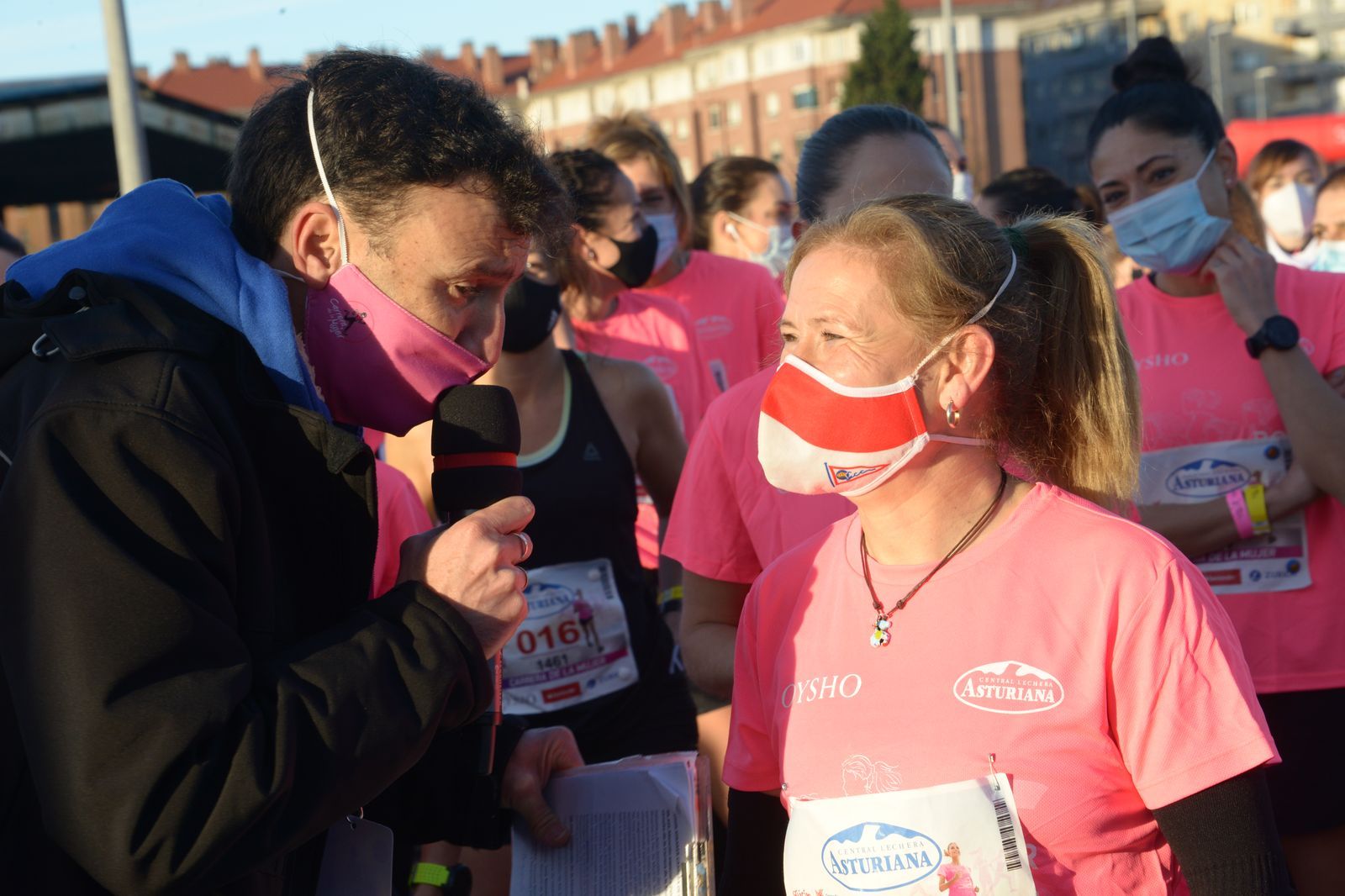 Las mejores fotos de la Carrera de la Mujer Central Lechera Asturiana Gijón 2021 (HOMENAJES DE SALIDA)