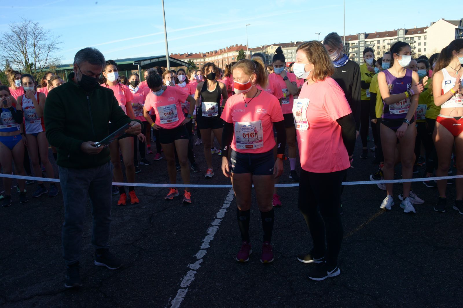 Las mejores fotos de la Carrera de la Mujer Central Lechera Asturiana Gijón 2021 (HOMENAJES DE SALIDA)