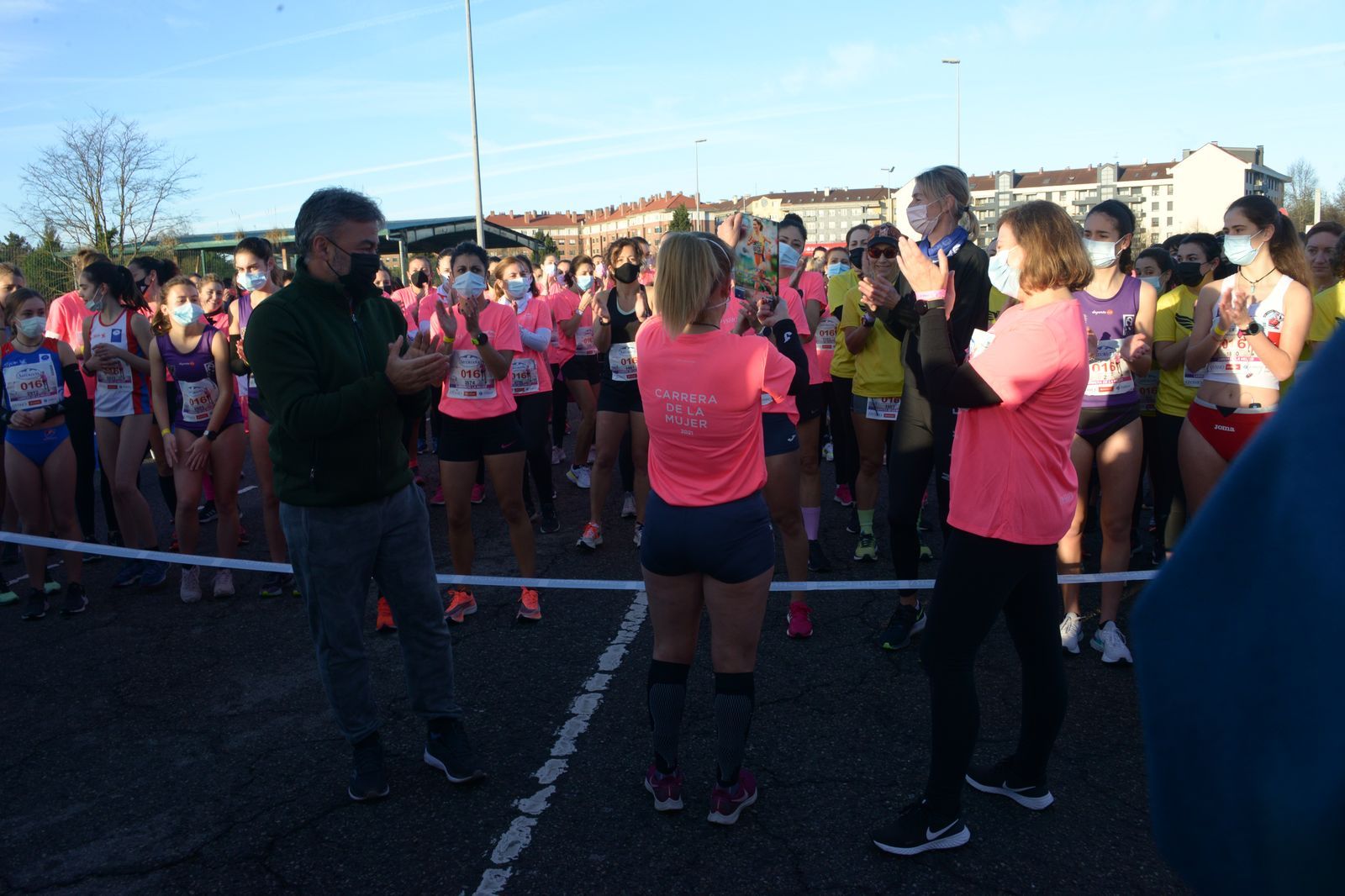 Las mejores fotos de la Carrera de la Mujer Central Lechera Asturiana Gijón 2021 (HOMENAJES DE SALIDA)