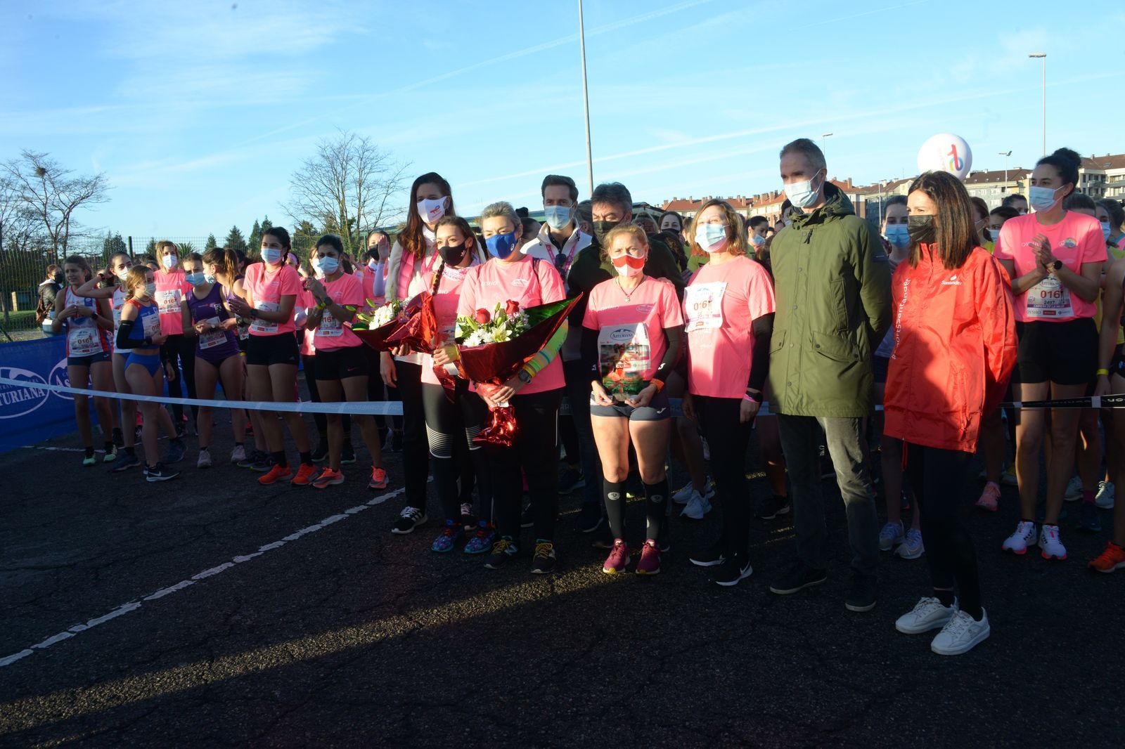 Las mejores fotos de la Carrera de la Mujer Central Lechera Asturiana Gijón 2021 (HOMENAJES DE SALIDA)