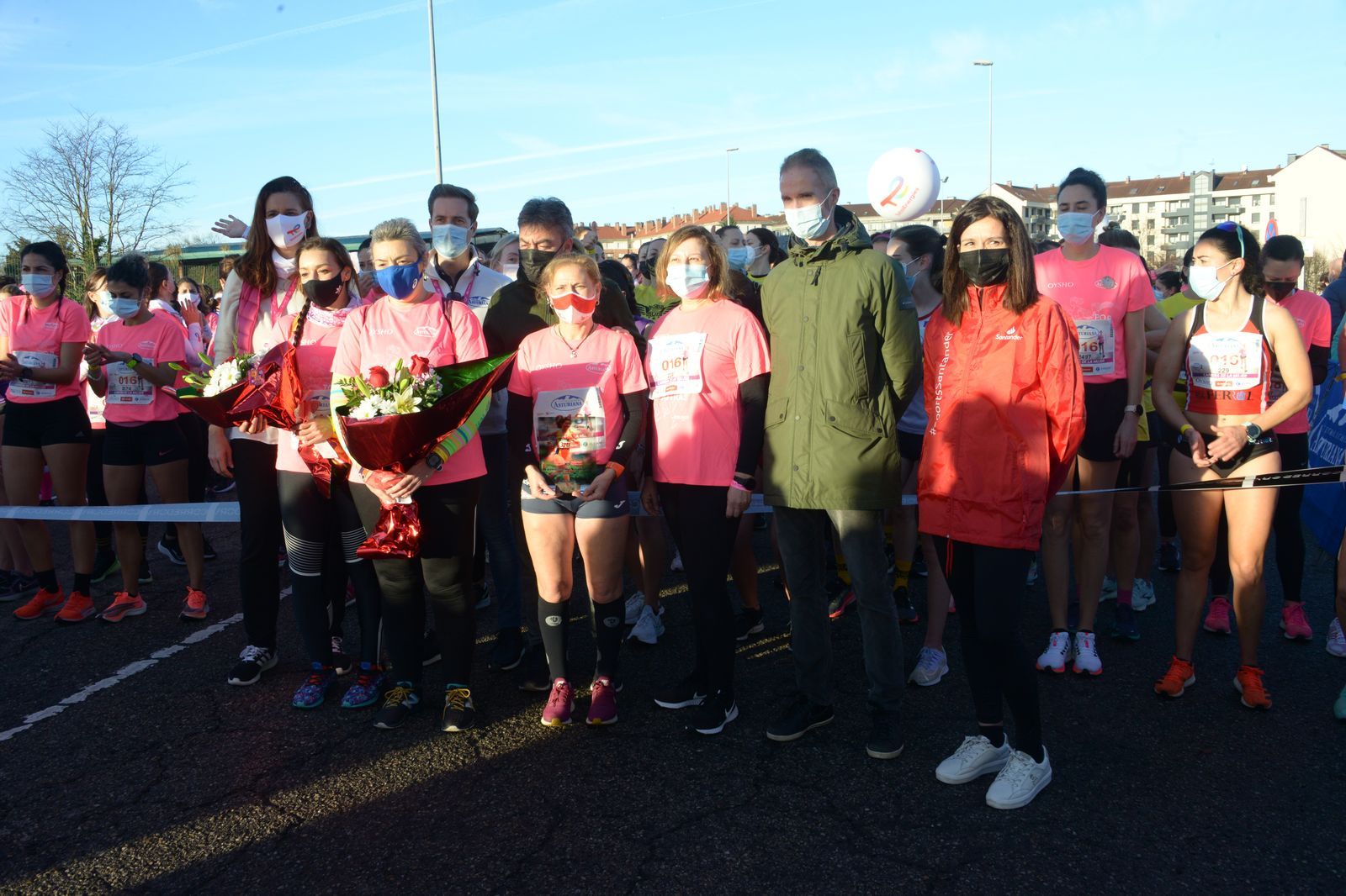 Las mejores fotos de la Carrera de la Mujer Central Lechera Asturiana Gijón 2021 (HOMENAJES DE SALIDA)