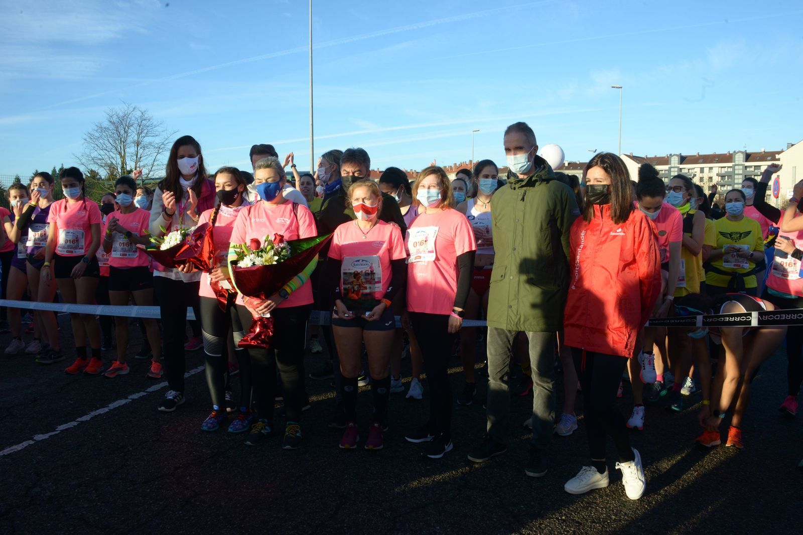 Las mejores fotos de la Carrera de la Mujer Central Lechera Asturiana Gijón 2021 (HOMENAJES DE SALIDA)