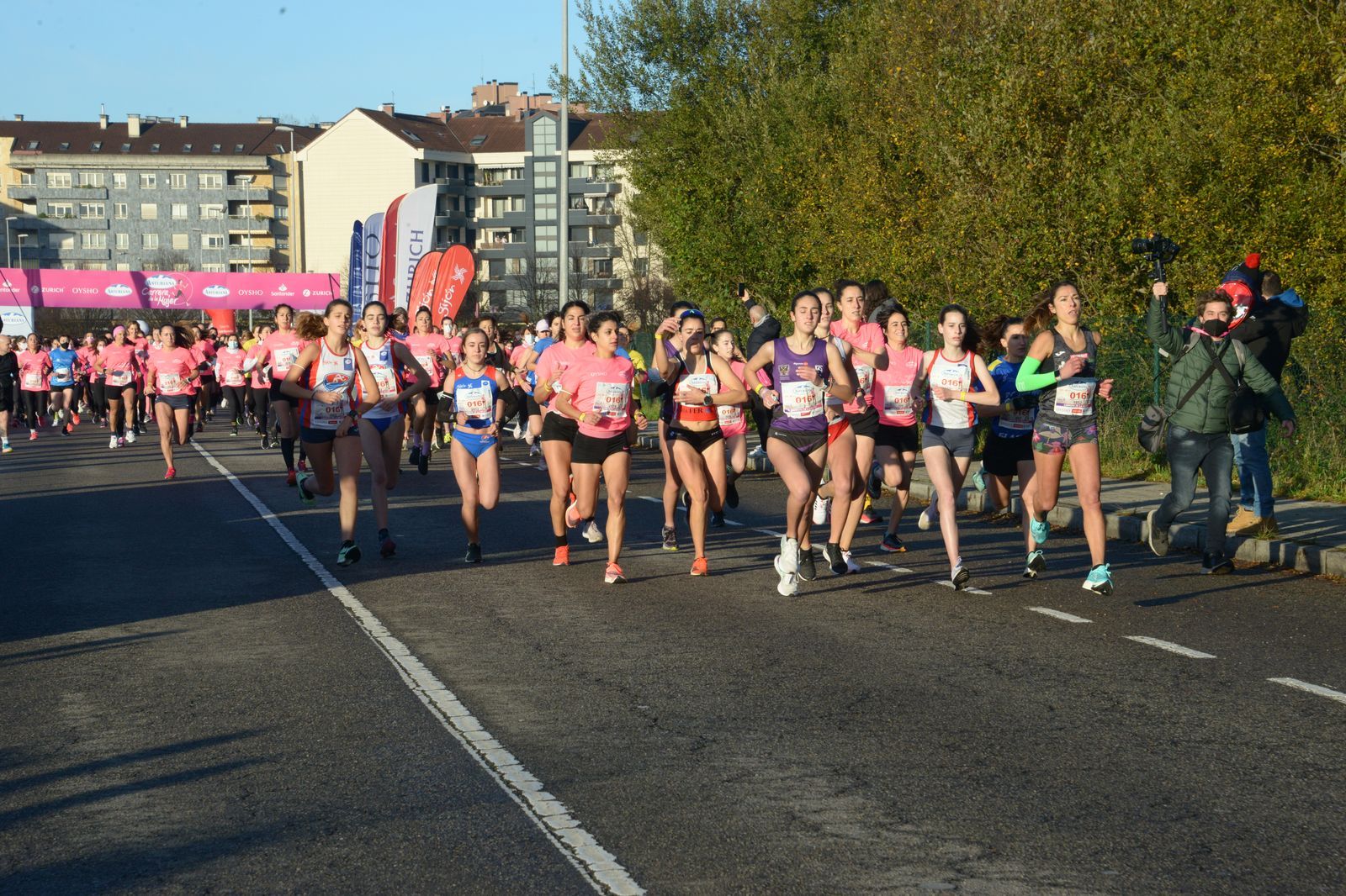 Las mejores fotos de la Carrera de la Mujer Central Lechera Asturiana Gijón 2021 (CARRERA / GALERÍA 1)
