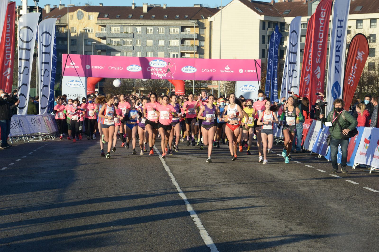 Las mejores fotos de la Carrera de la Mujer Central Lechera Asturiana Gijón 2021 (CARRERA / GALERÍA 1)